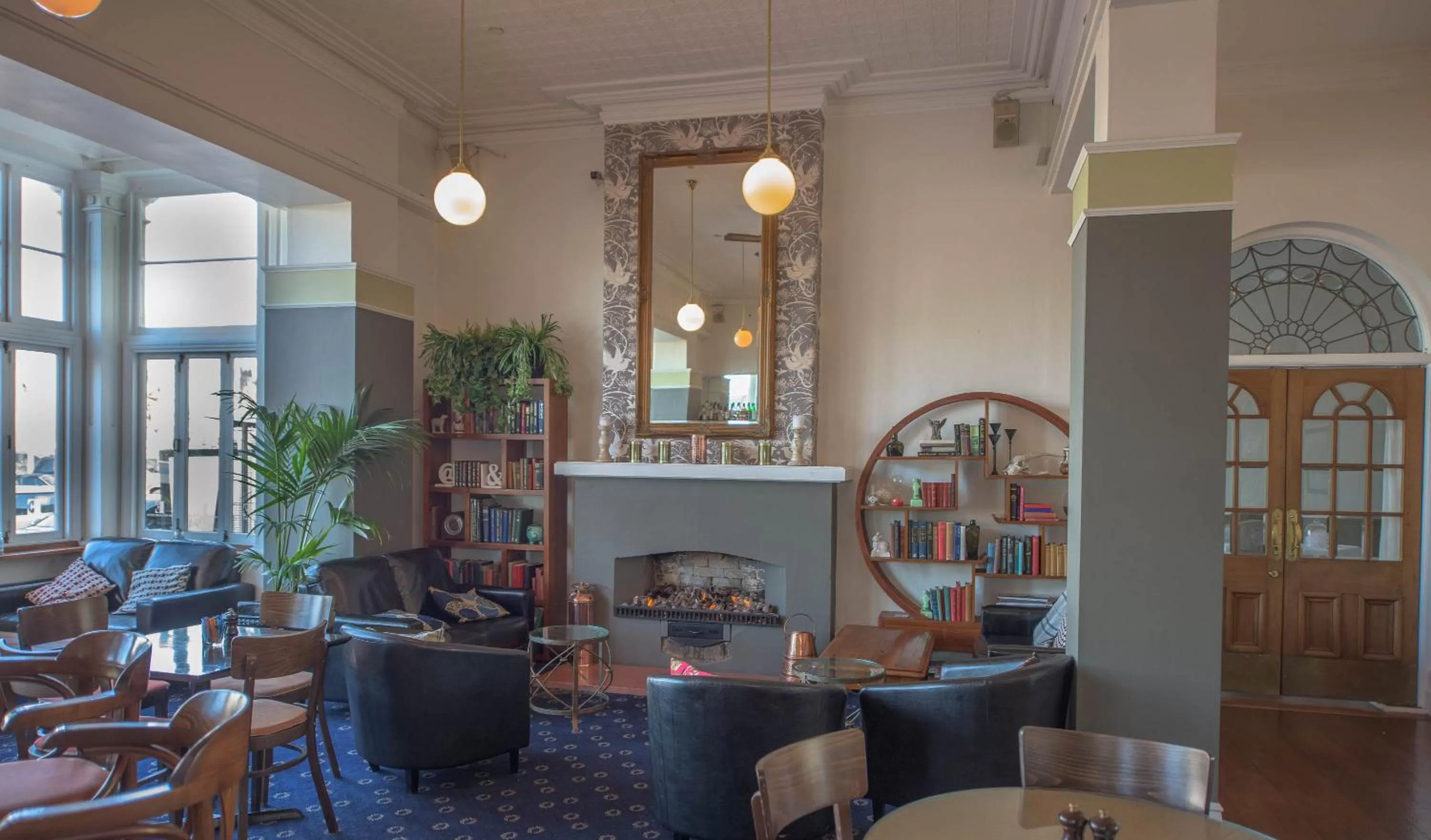 Lounge or bar in The Esplanade Hotel