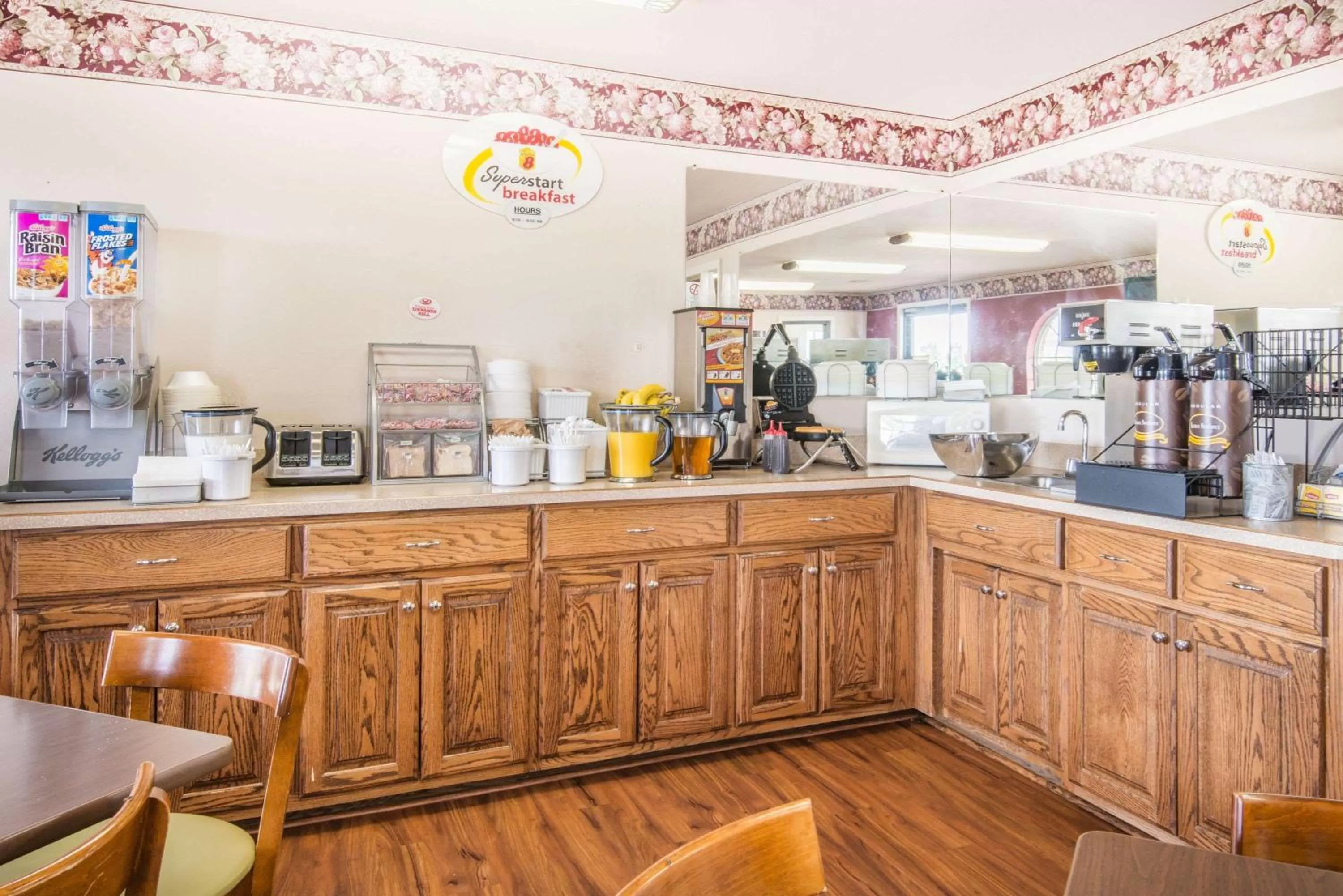 Restaurant/places to eat in Super 8 by Wyndham Big Cabin/Vinita Area