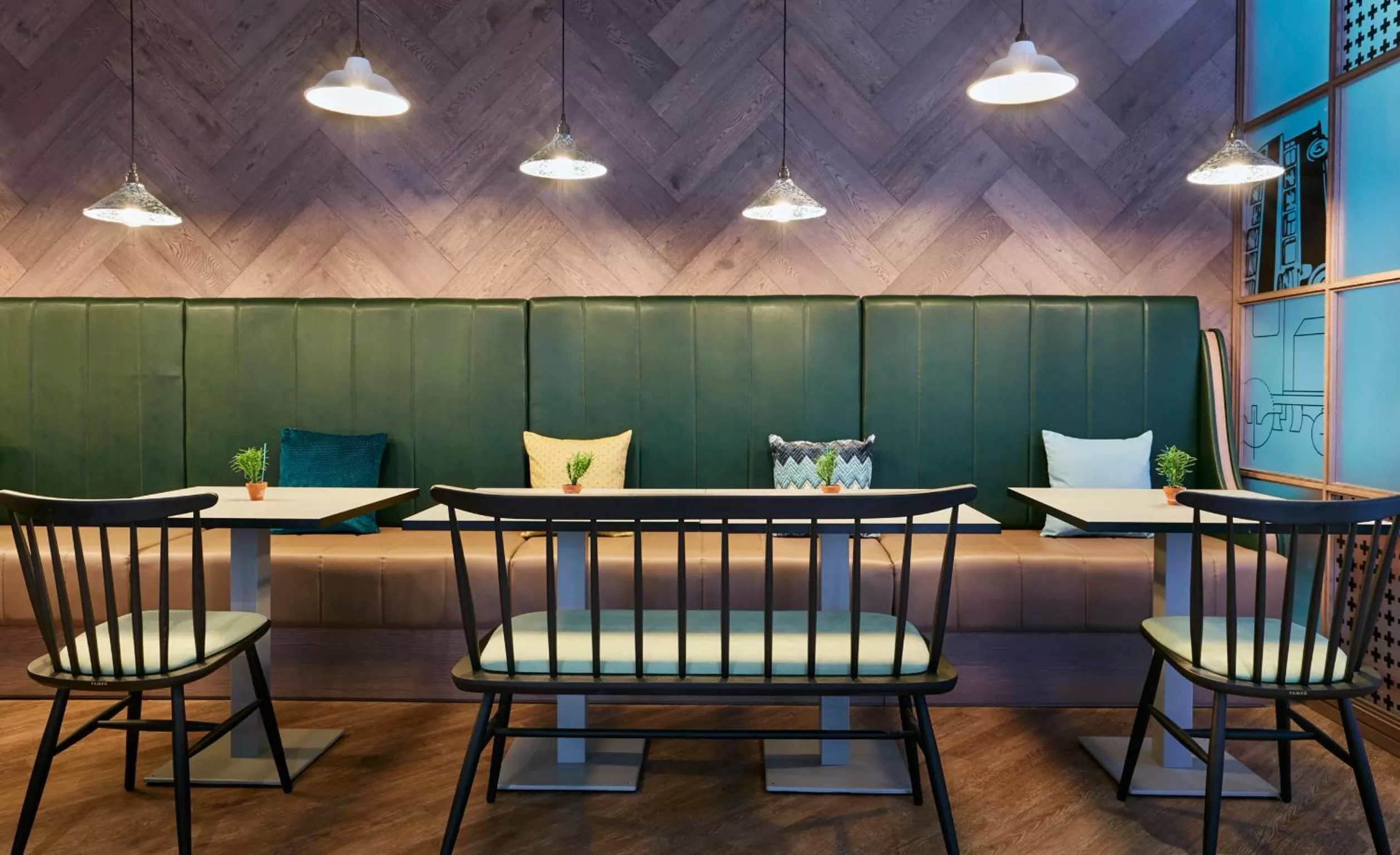 Lounge or bar in Leonardo Hotel Manchester Central