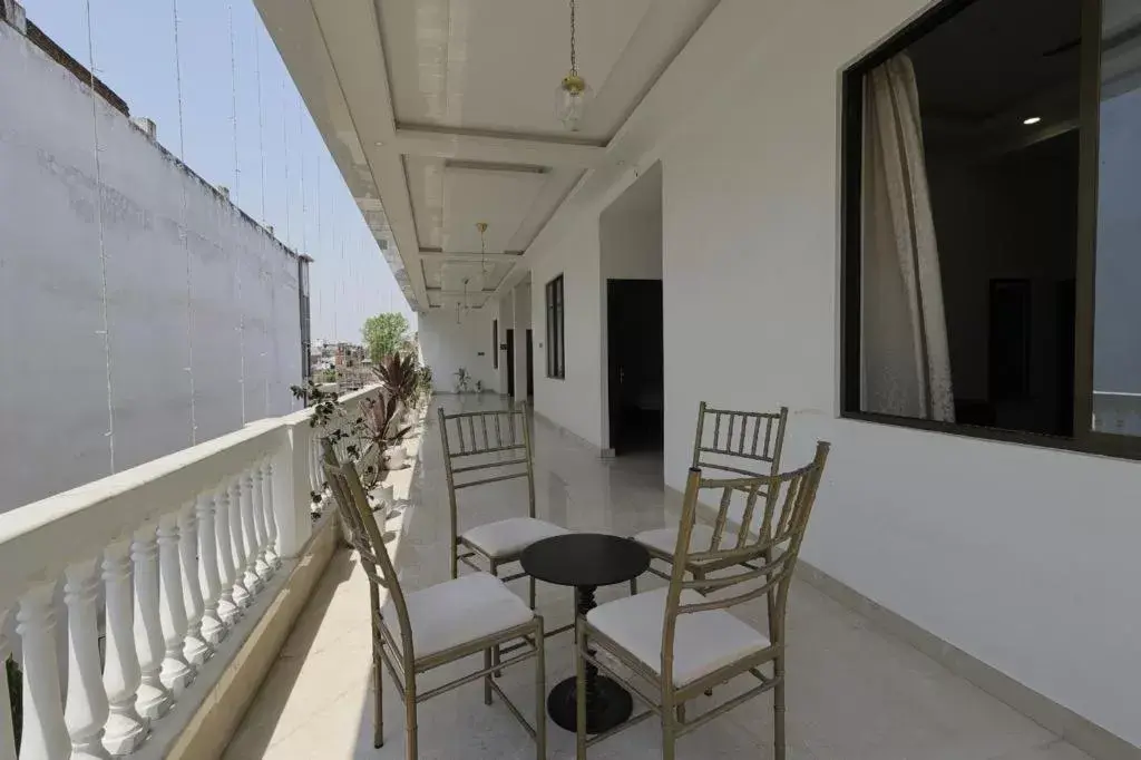 Deluxe Family Room in The White Lotus Deluxe Family Room in The White Lotus