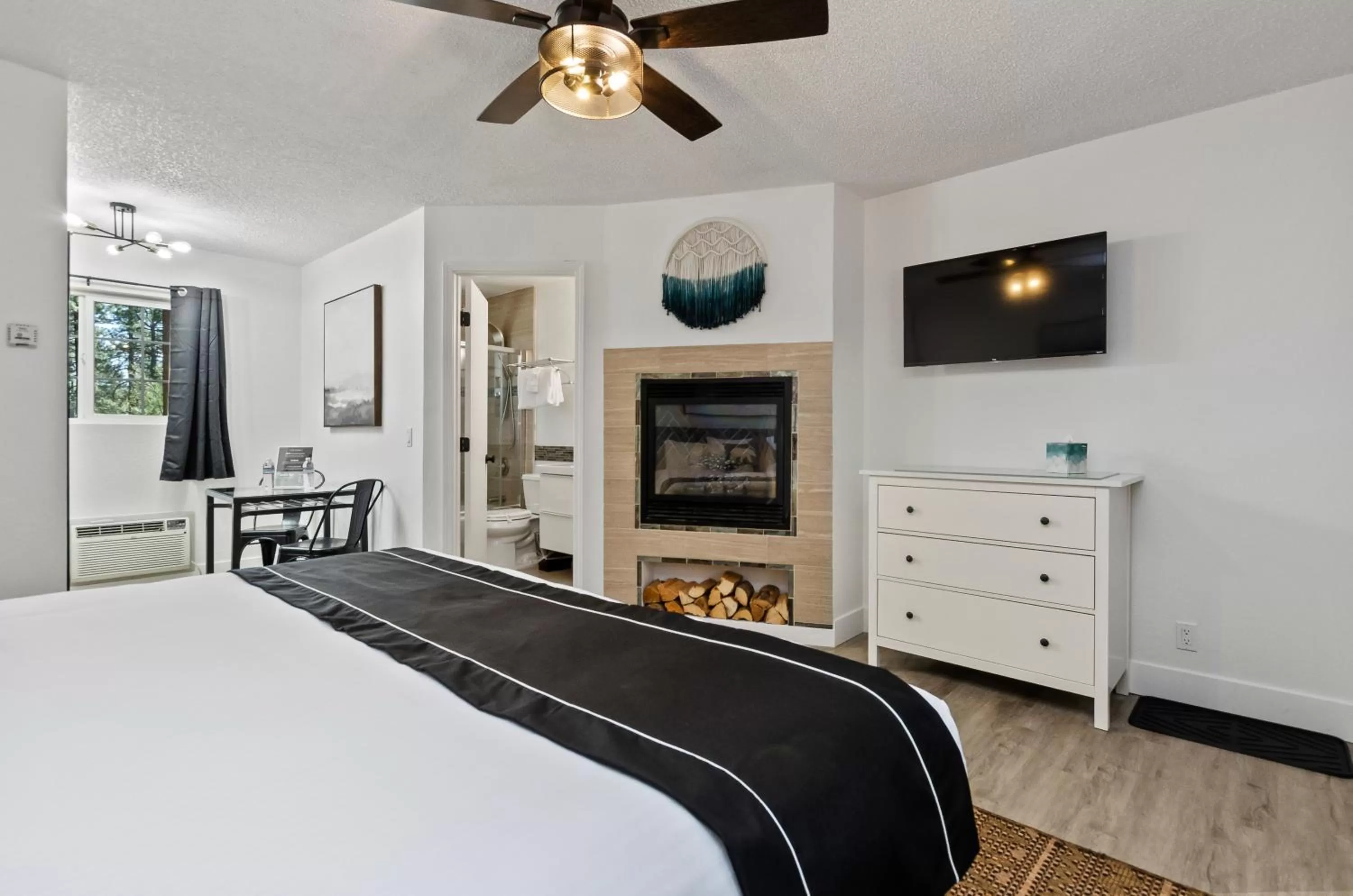 Bed in The Jeffrey Hotel