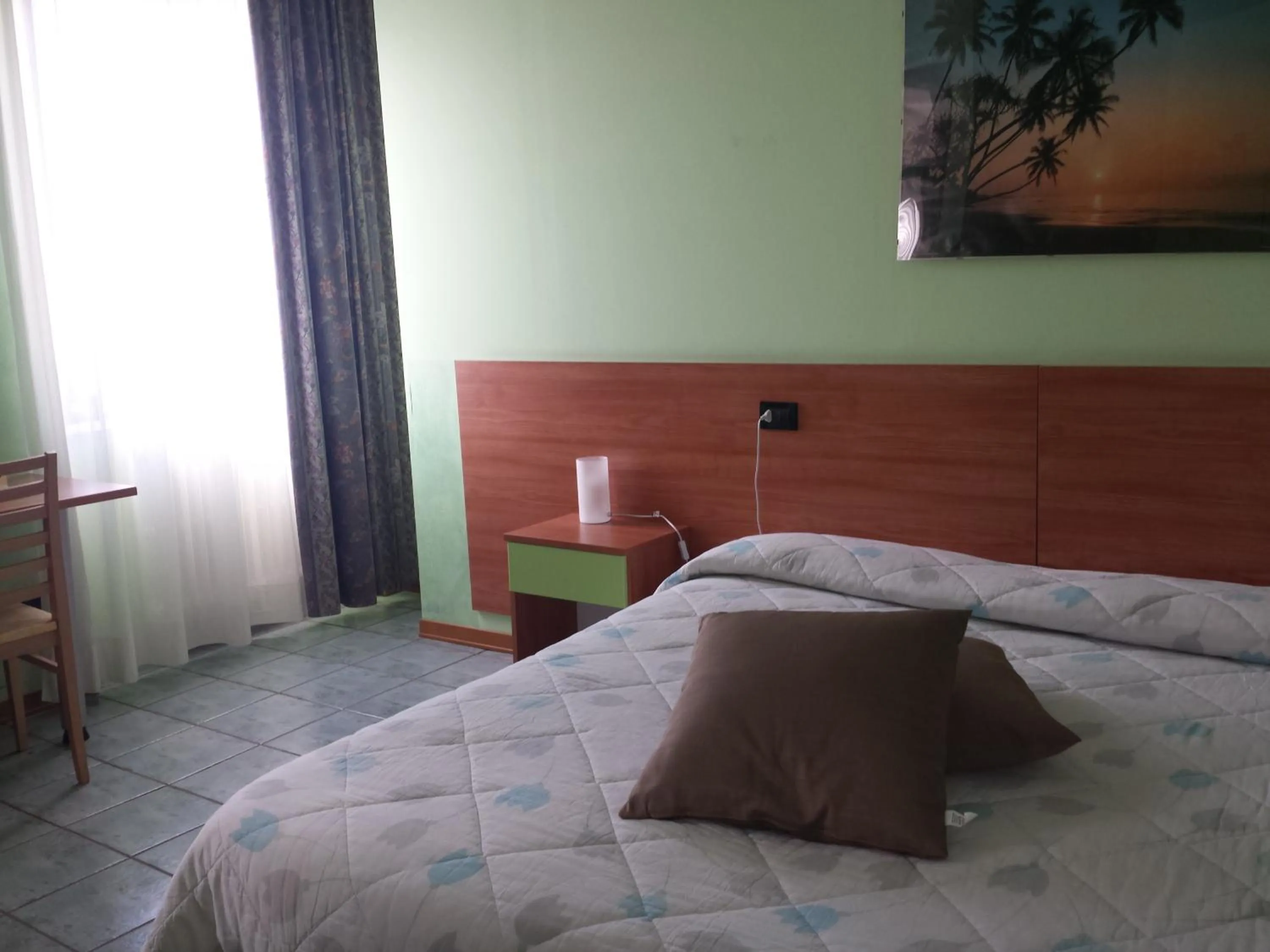 Bed in Hotel Stazione sul lago di Iseo