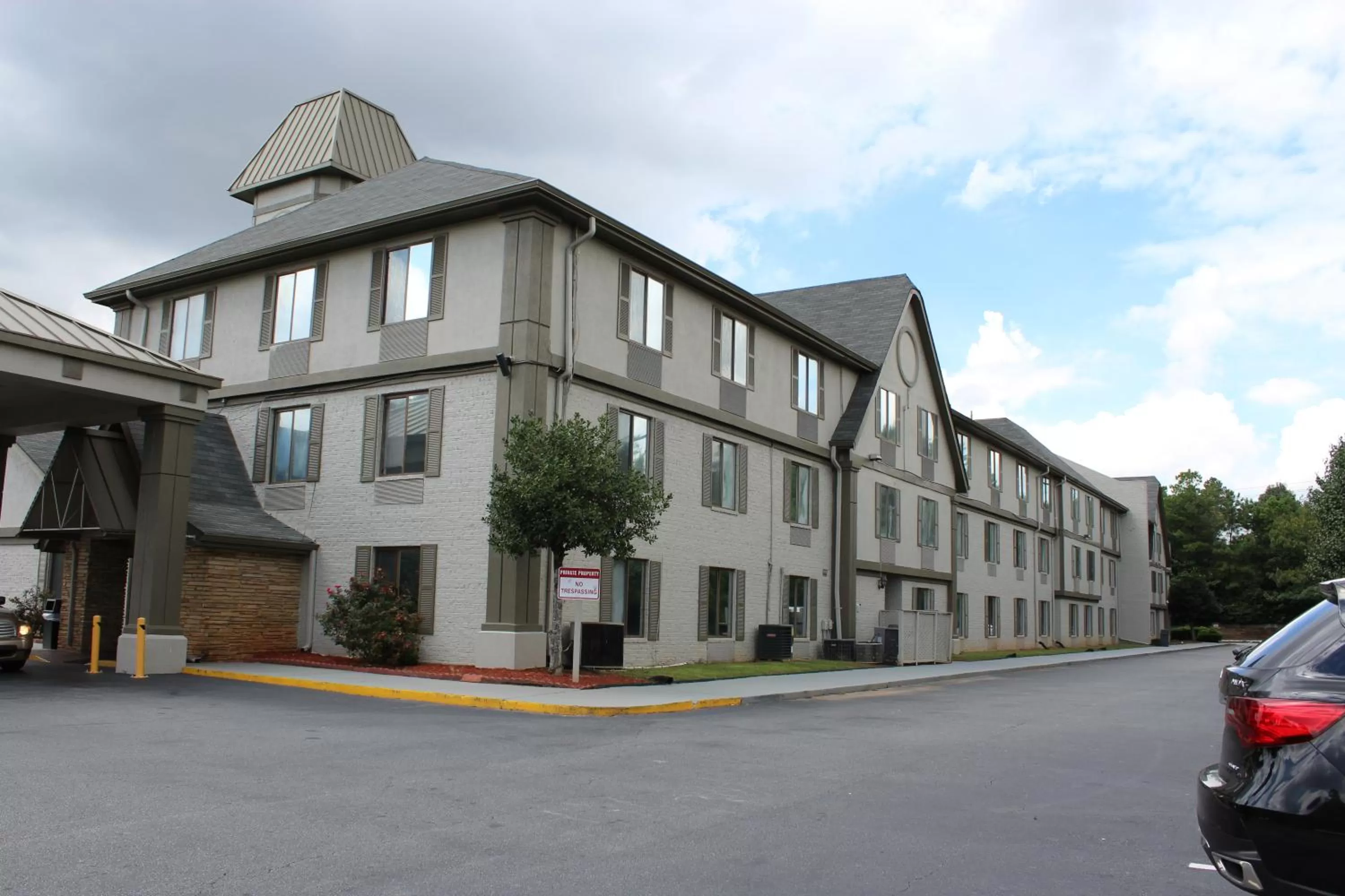 Property building in Araamda Inn