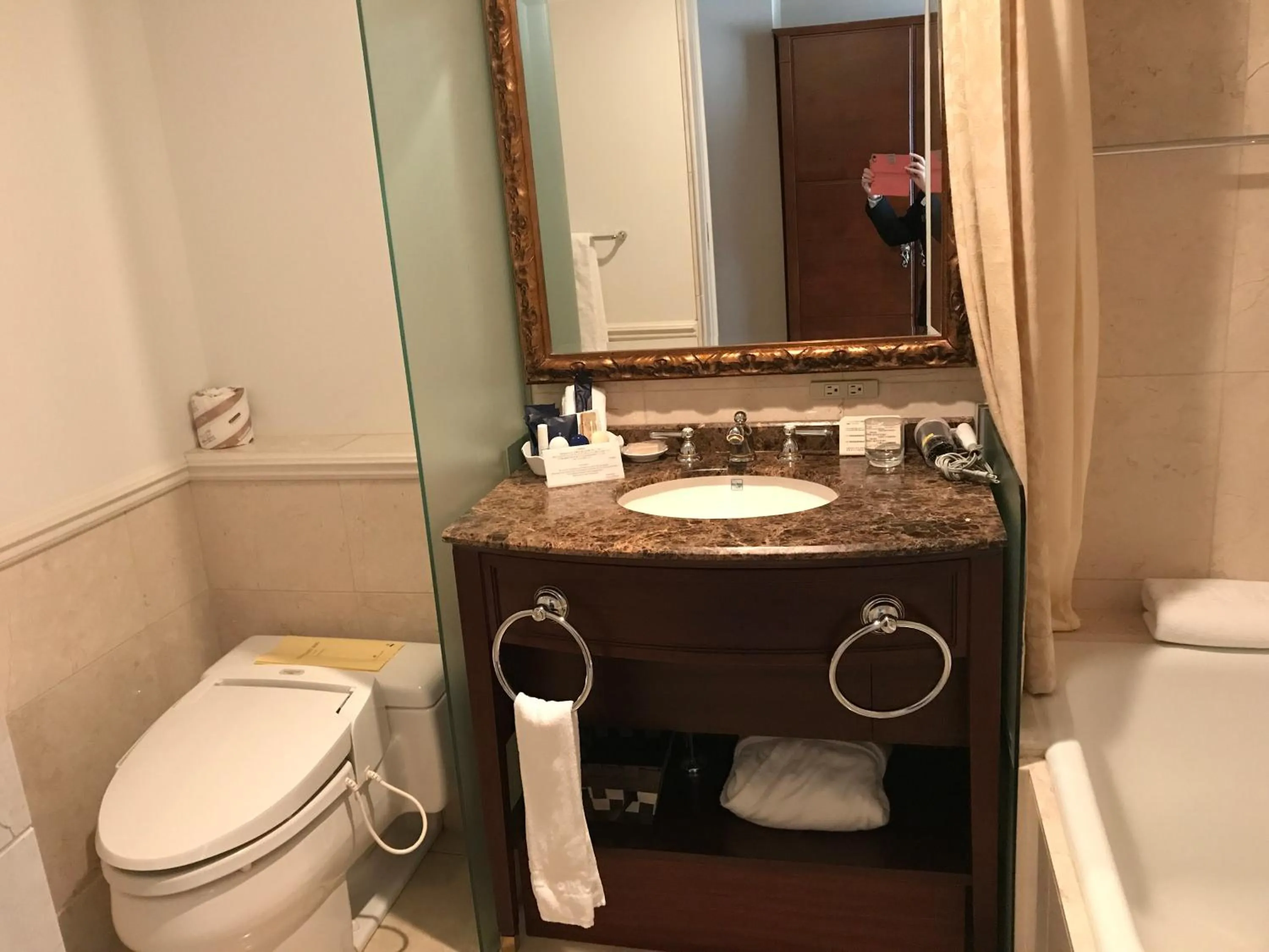 Bathroom in Hotel New Grand