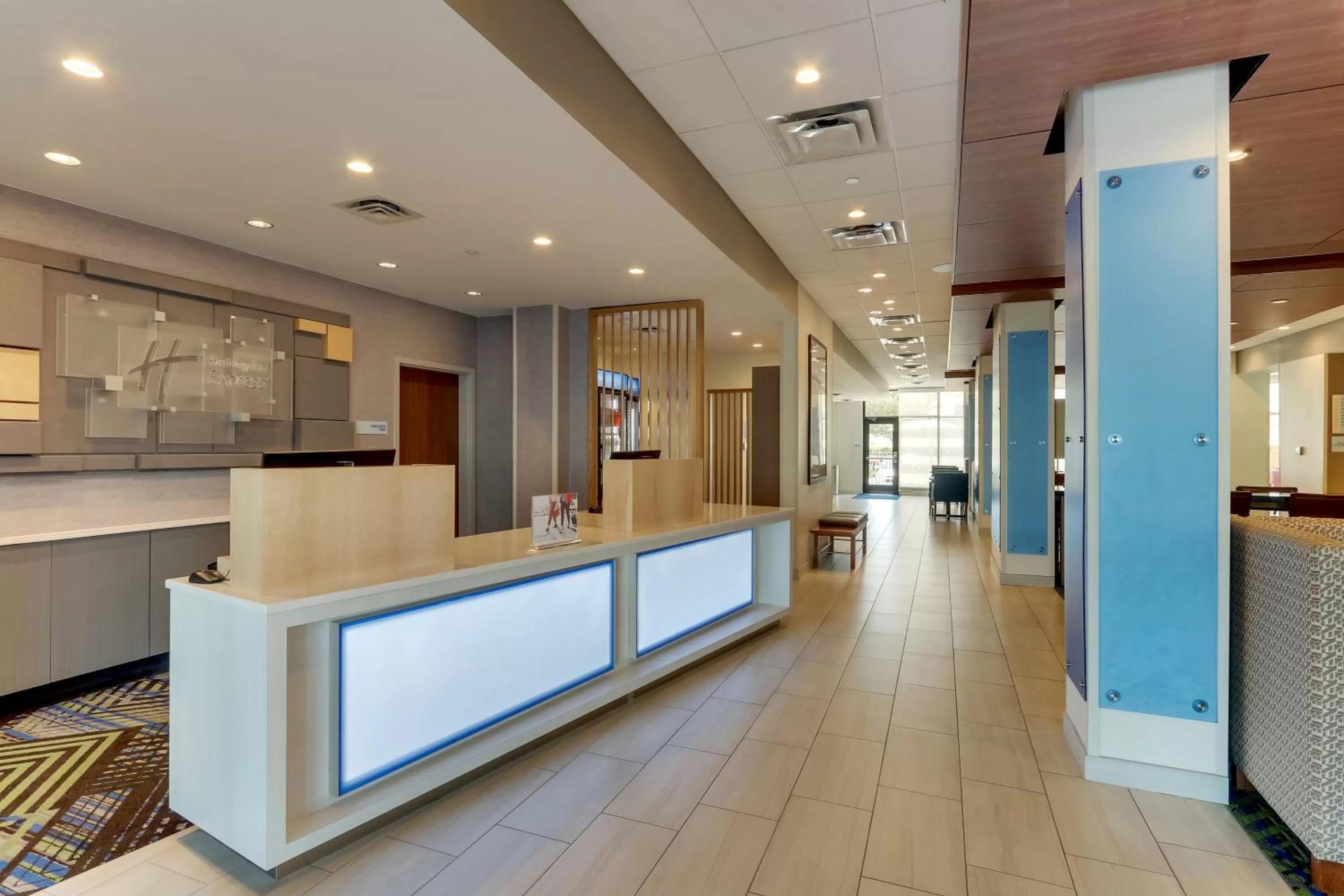 Lobby or reception in Holiday Inn Express - Wilmington - Porters Neck by IHG