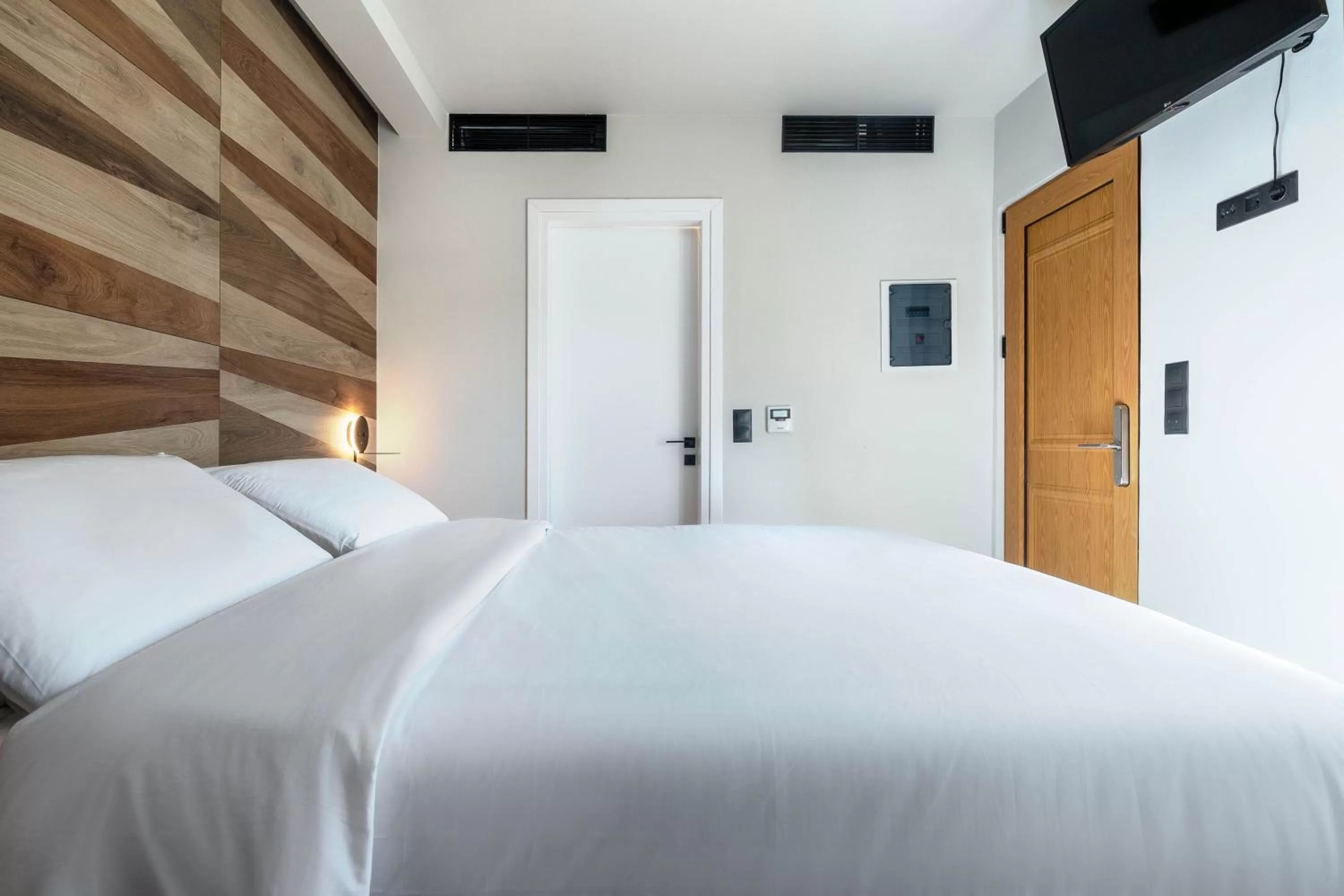 Bed in Athens Feeling