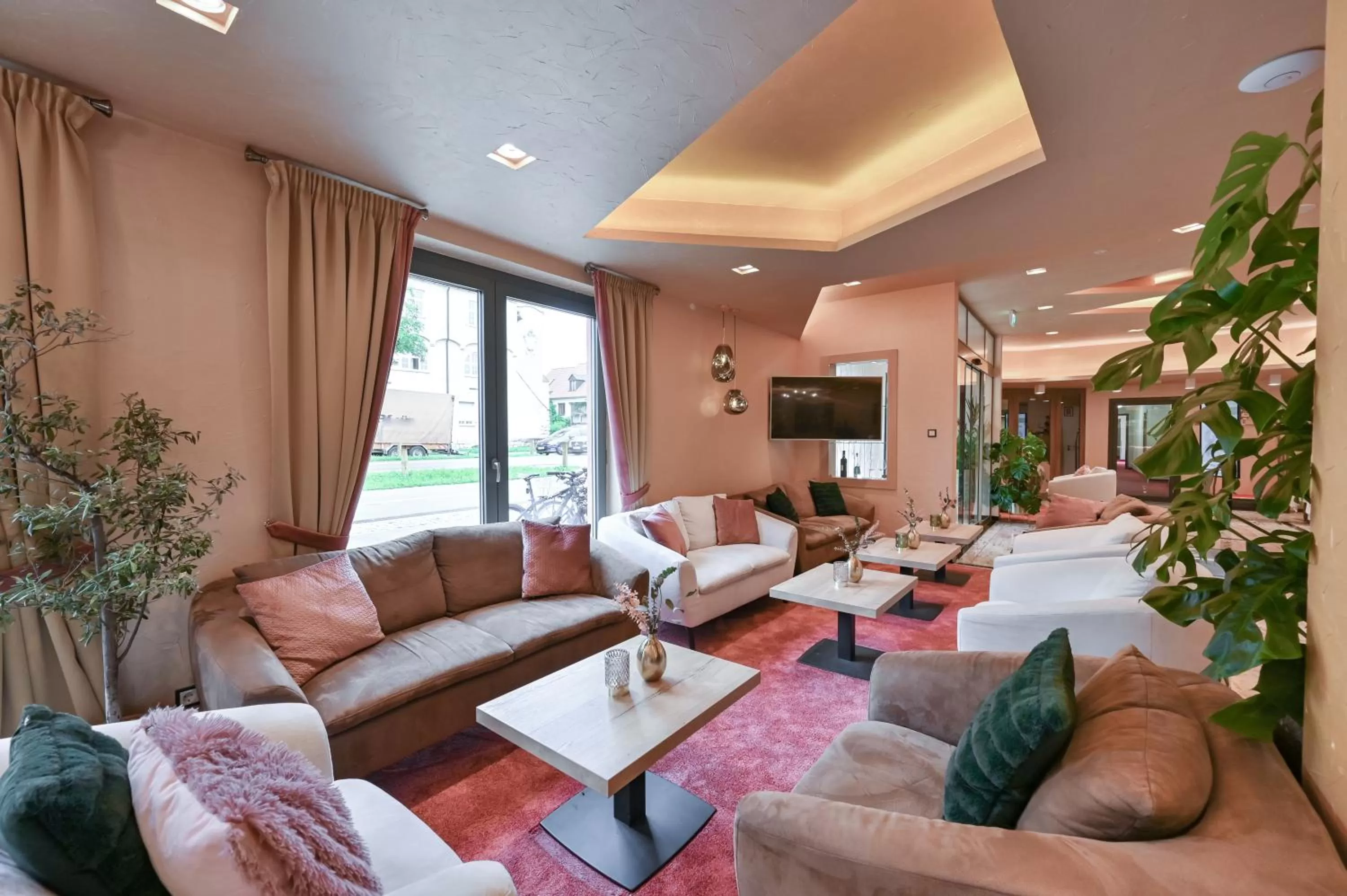 Lounge or bar in Best Western Plus Hotel Füssen