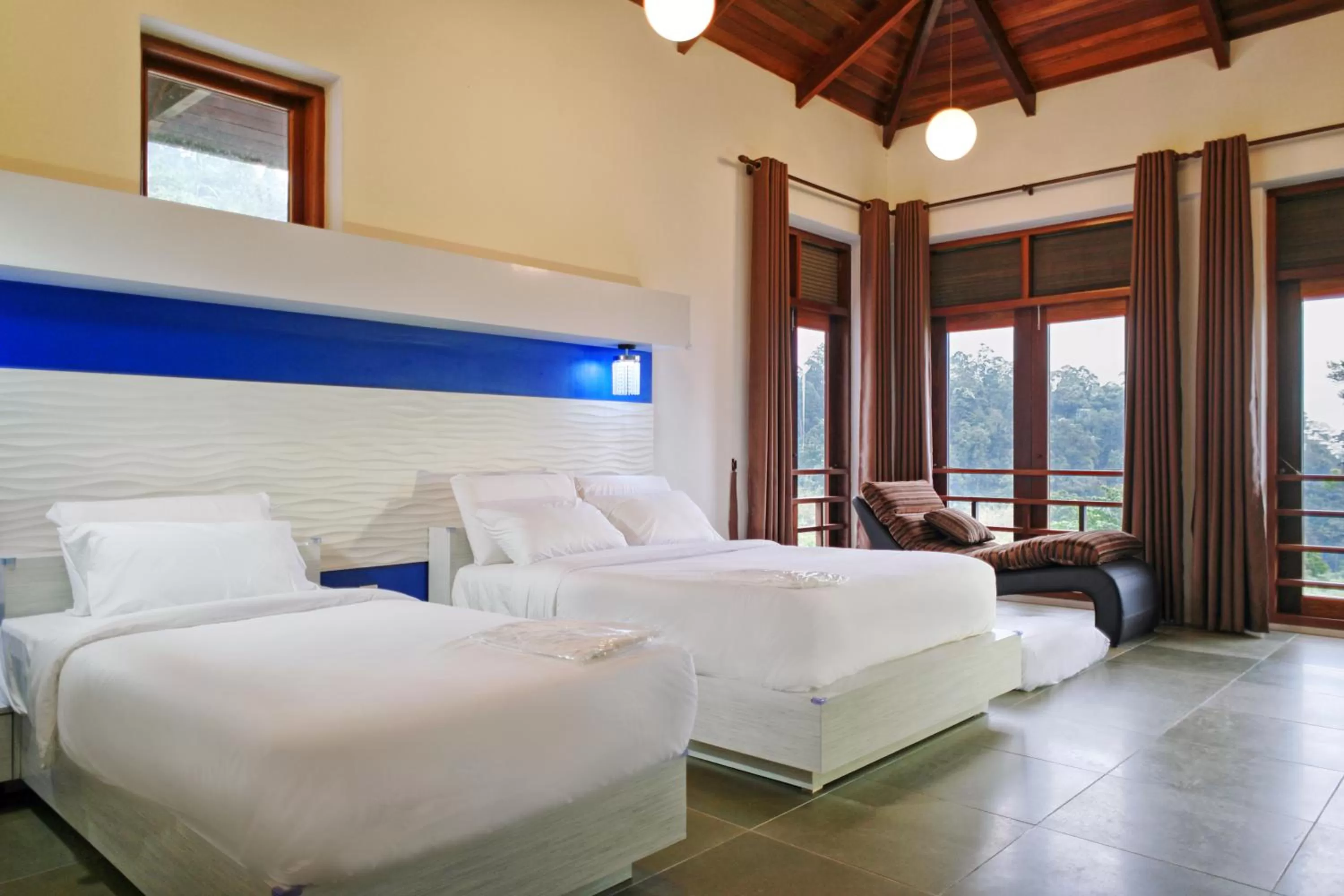 Photo of the whole room, Bed in Harmony Valley Retreat