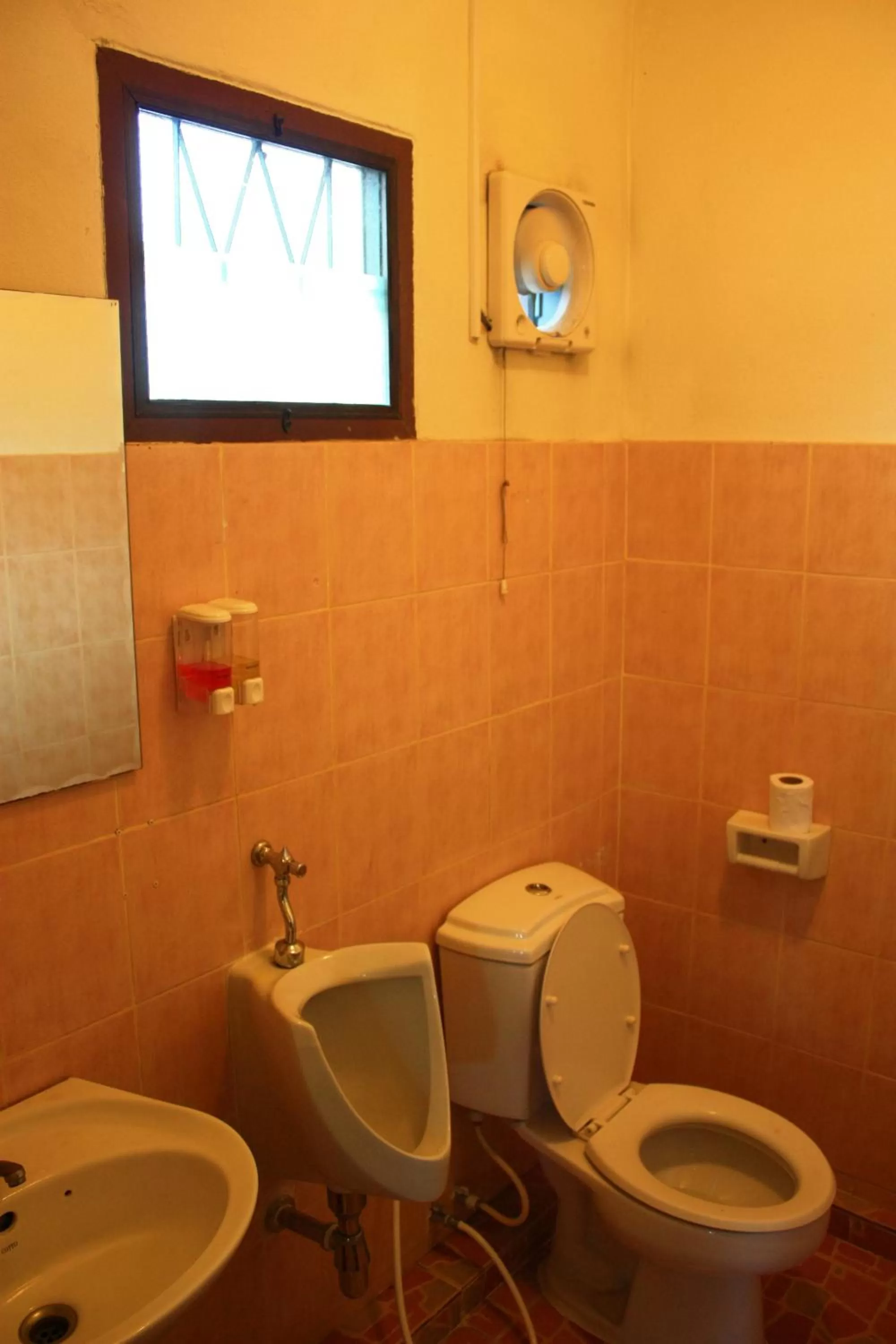 โรงแรมตีฆ้อง - Tri Gong Hotel