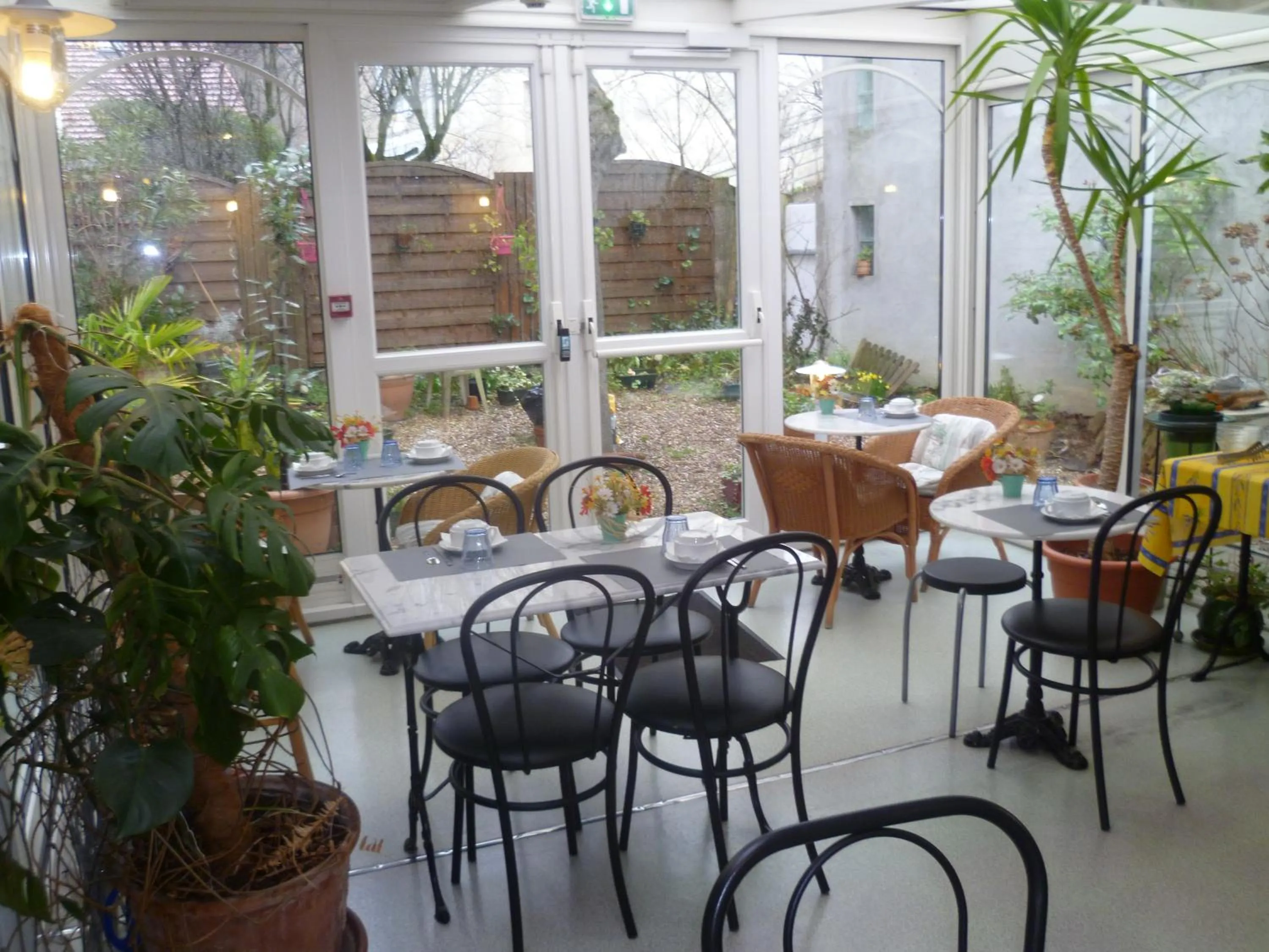 Restaurant/places to eat in Hôtel Beauséjour