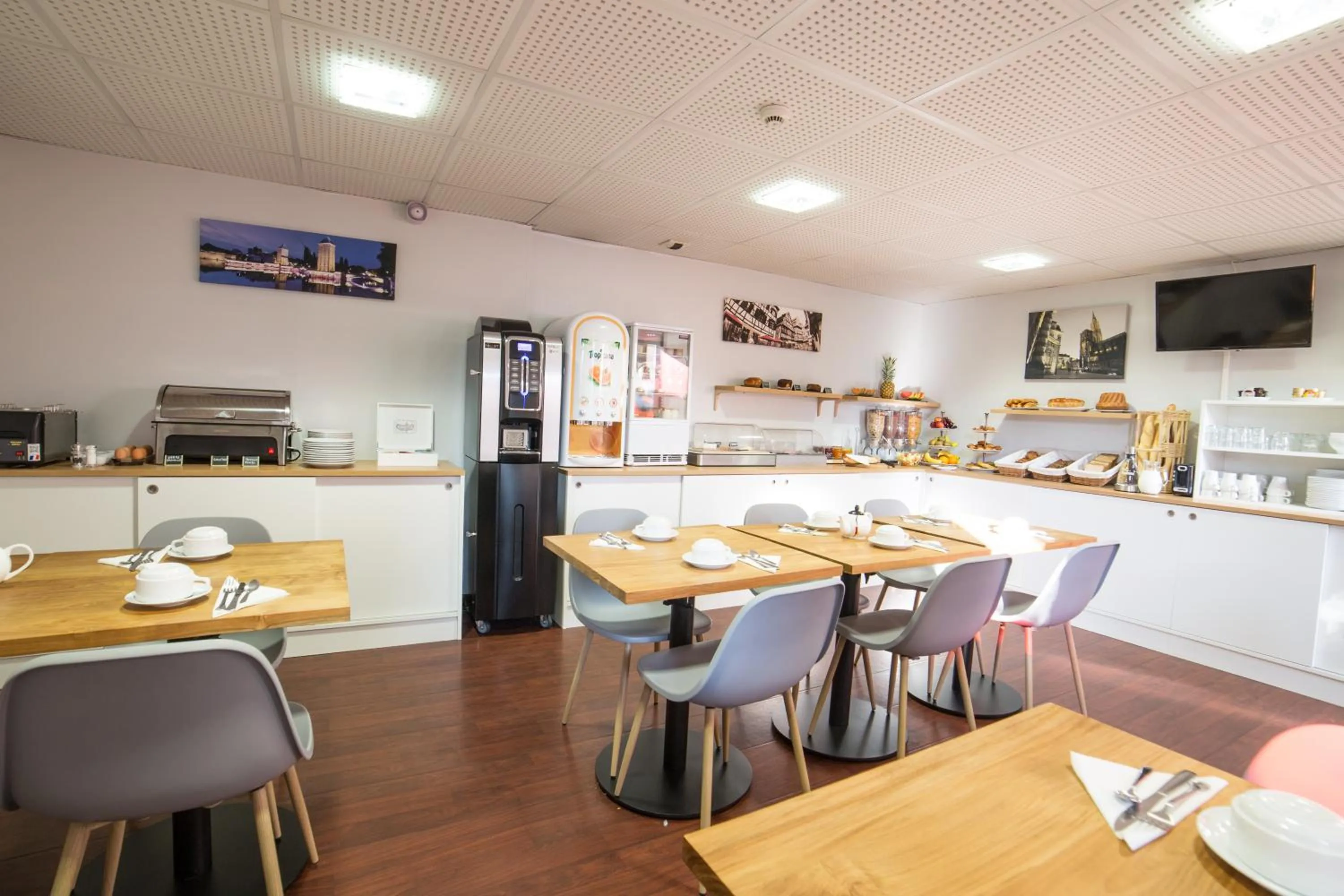 Restaurant/places to eat in Cerise Strasbourg Appart Hotel