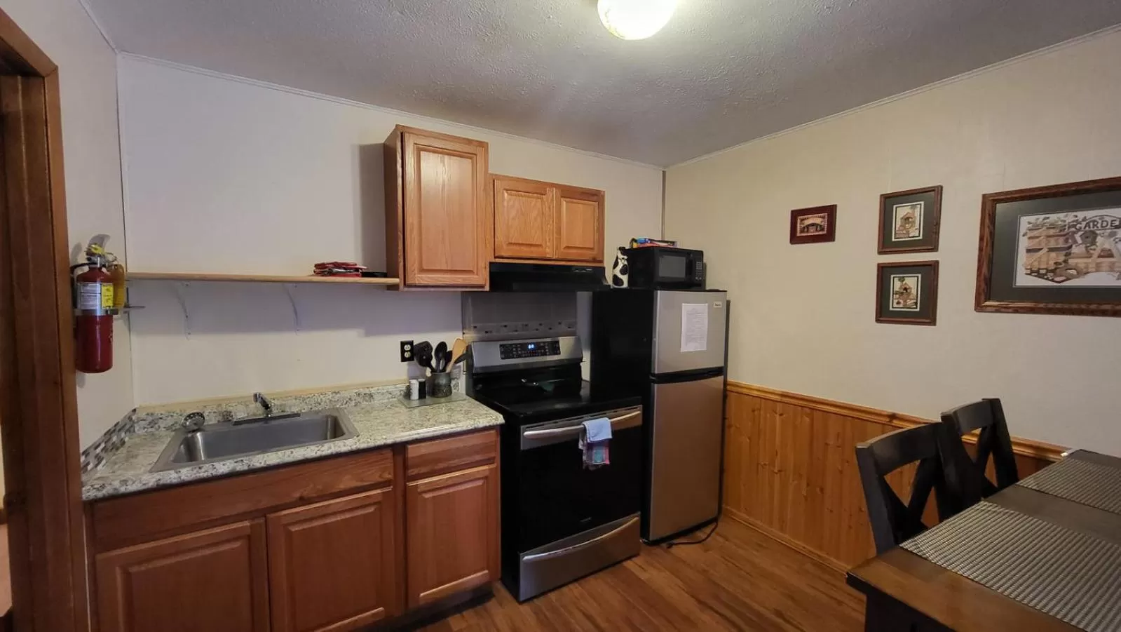 Kitchen or kitchenette in Hunter's Friend Resort near Table Rock Lake