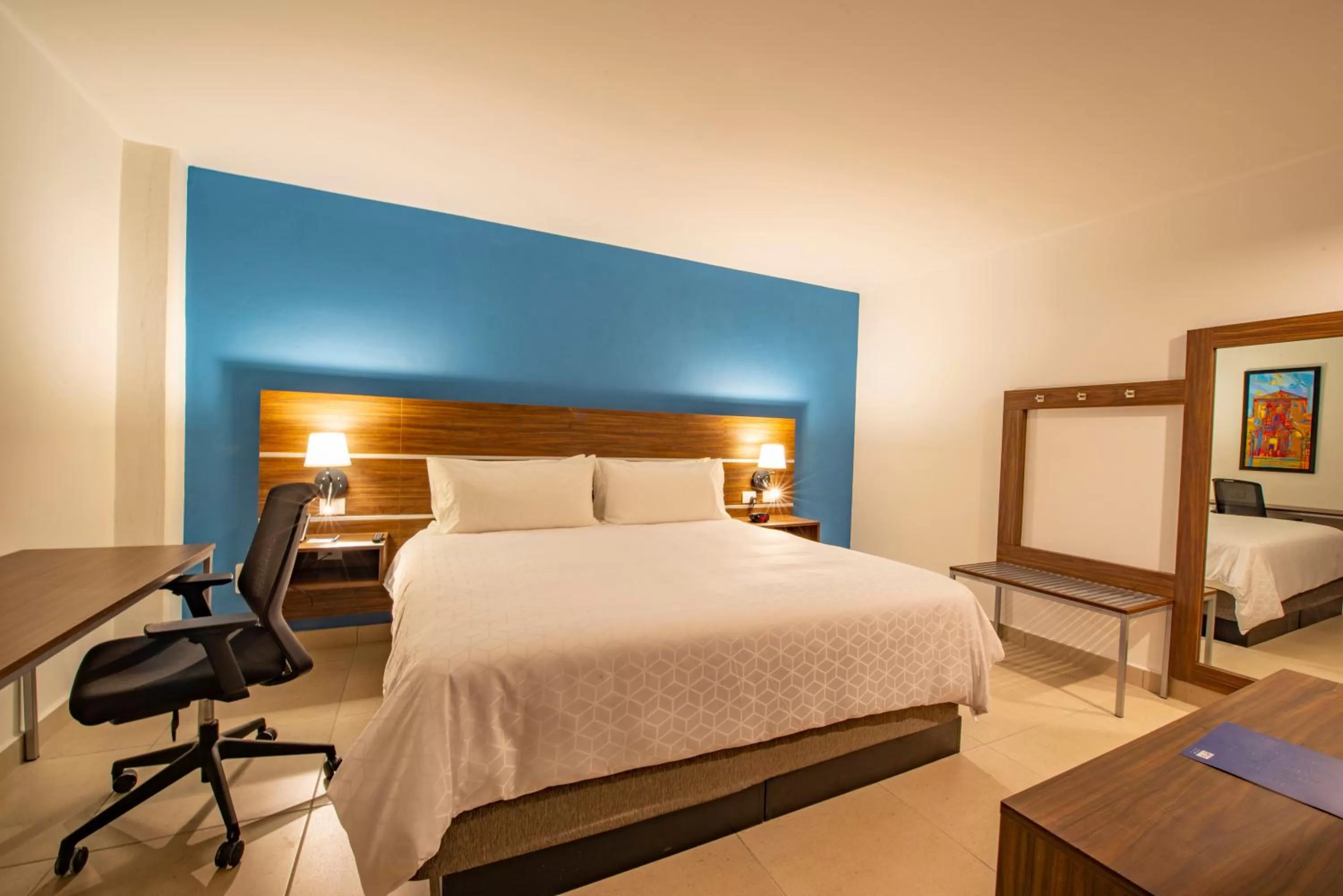 Photo of the whole room, Bed in Holiday Inn Express Merida Centro by IHG