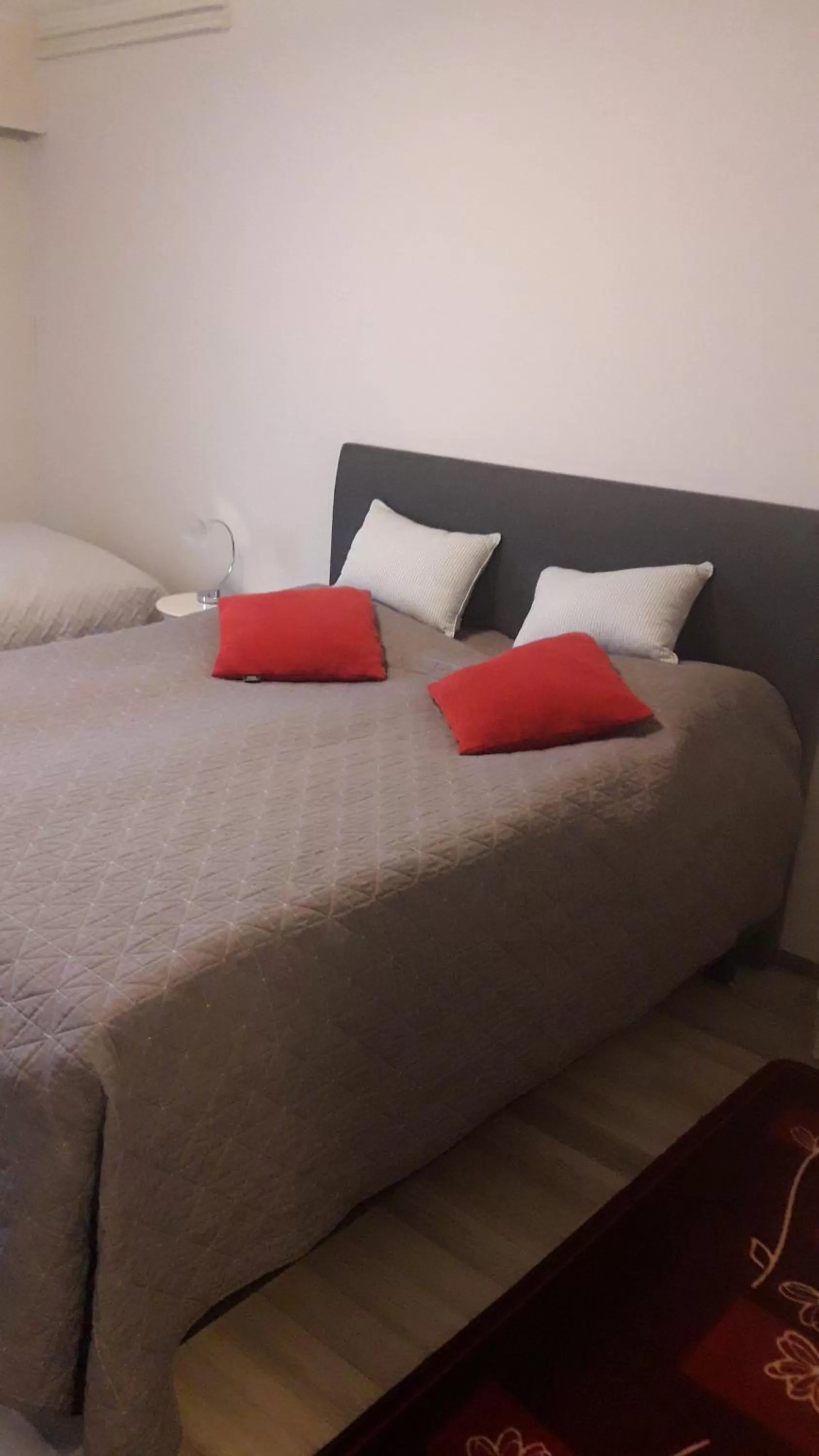 Bed in Karemajat Panorama hotel