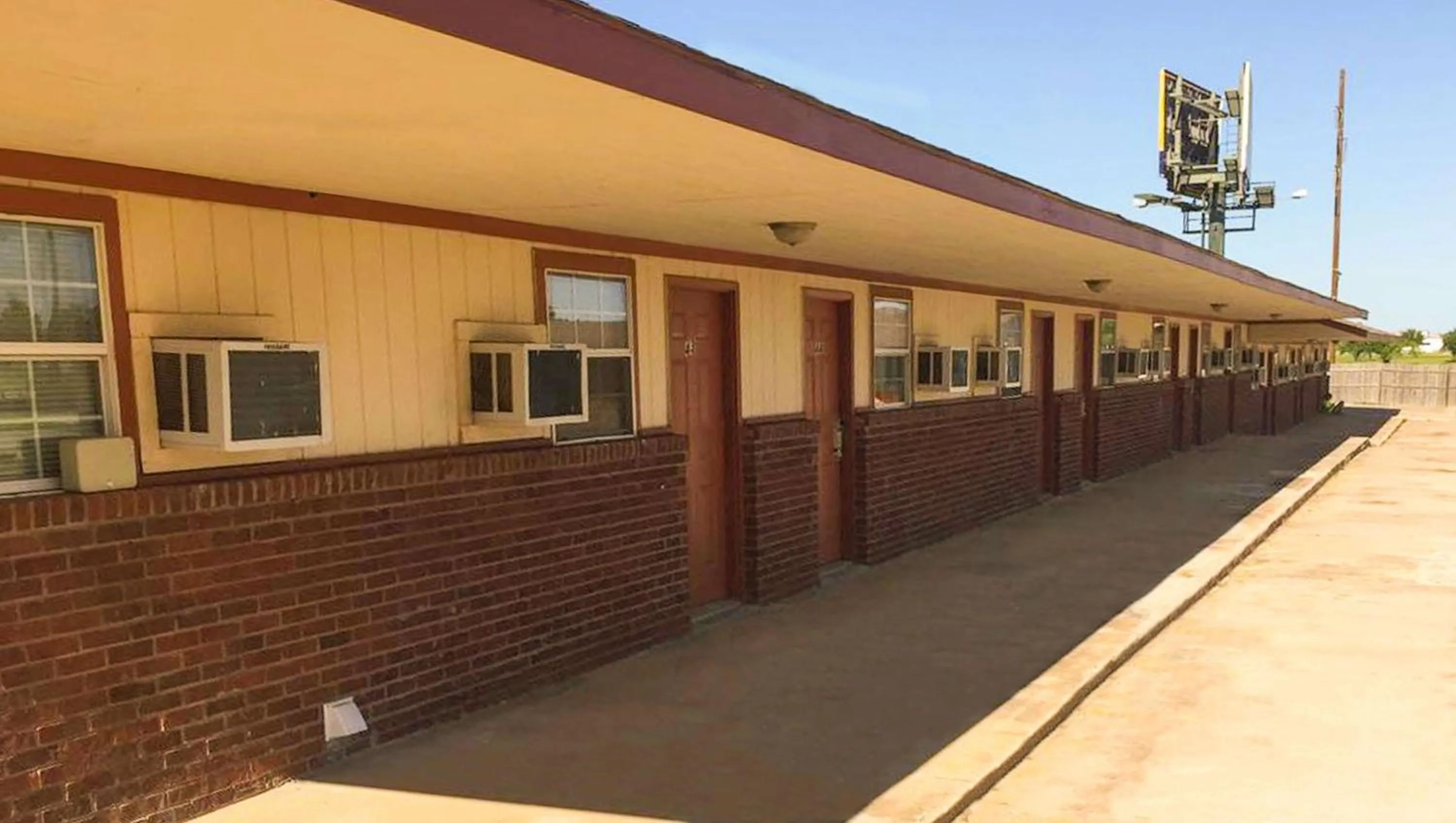 Property building in Budget Inn Ardmore OK