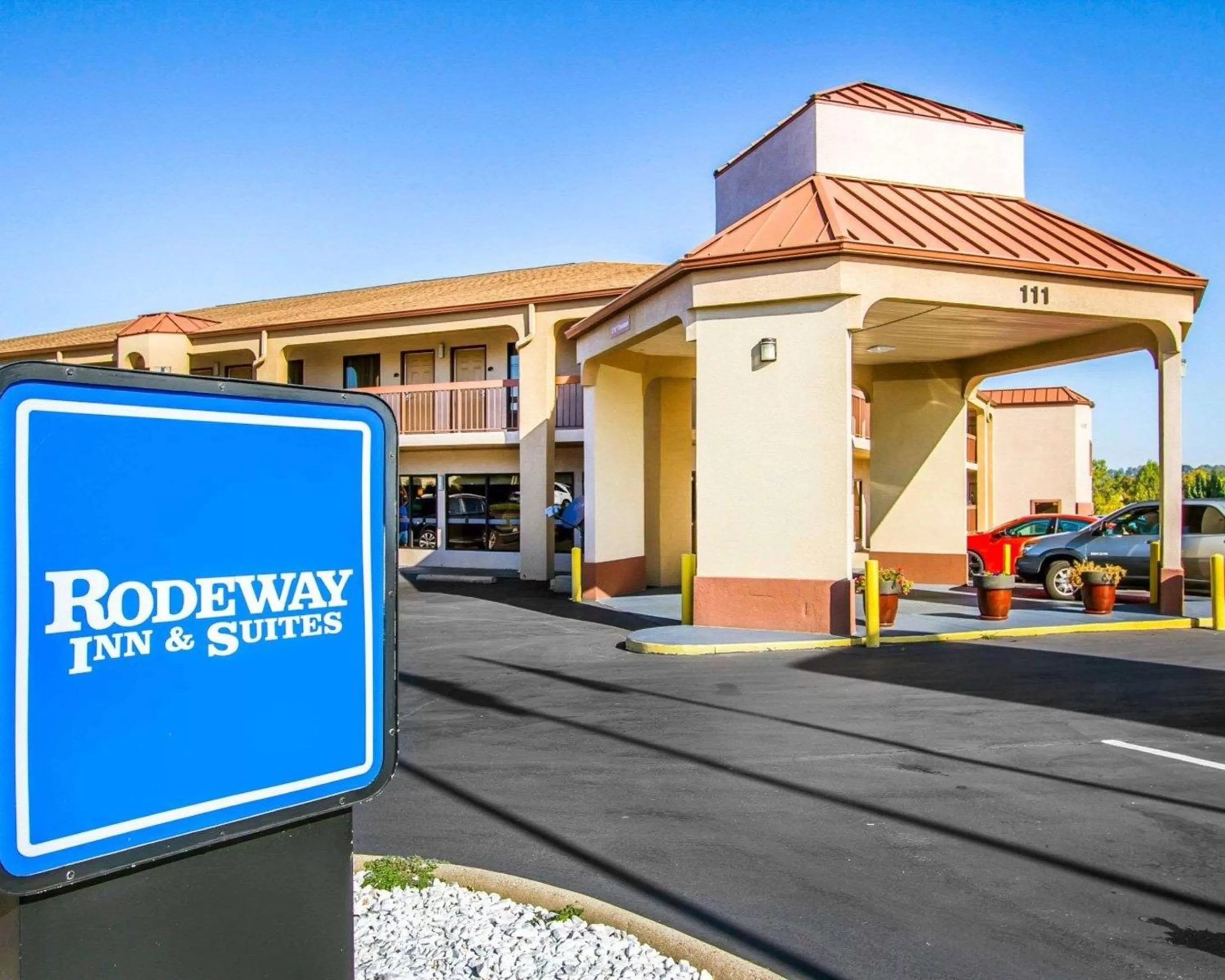 Property building in Rodeway Inn & Suites Clarksville near Governors Square Mall