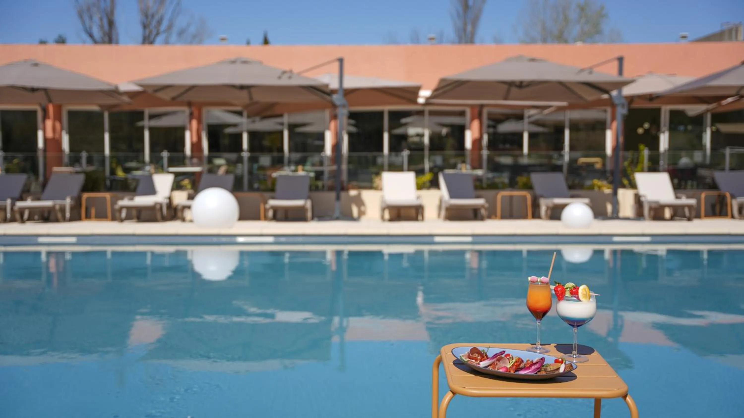 Pool view in Hôtel Mount Venturi - Aix-En-Provence Sainte-Victoire - Bar & Restaurant & Padel