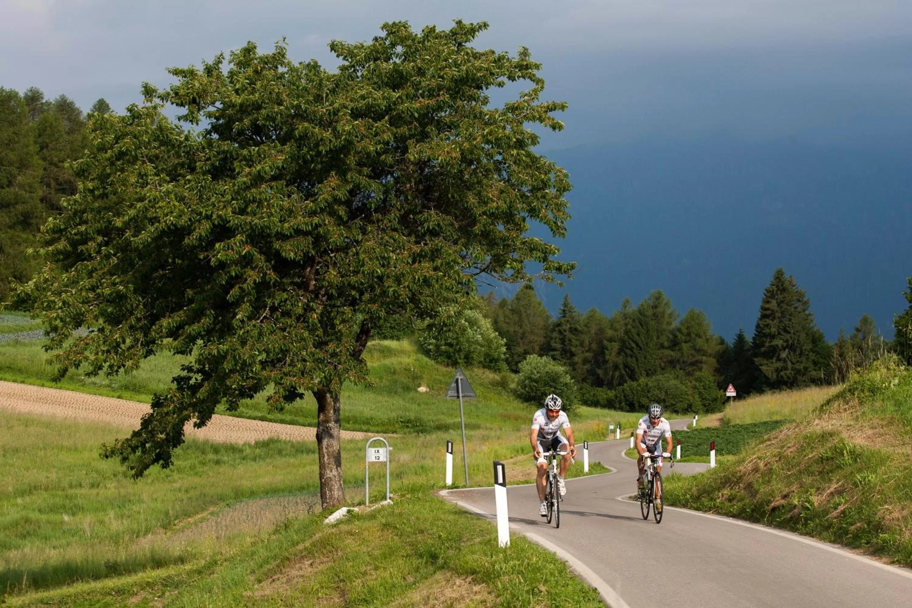 People in HOODY ACTIVE & HAPPINESS HOTEL