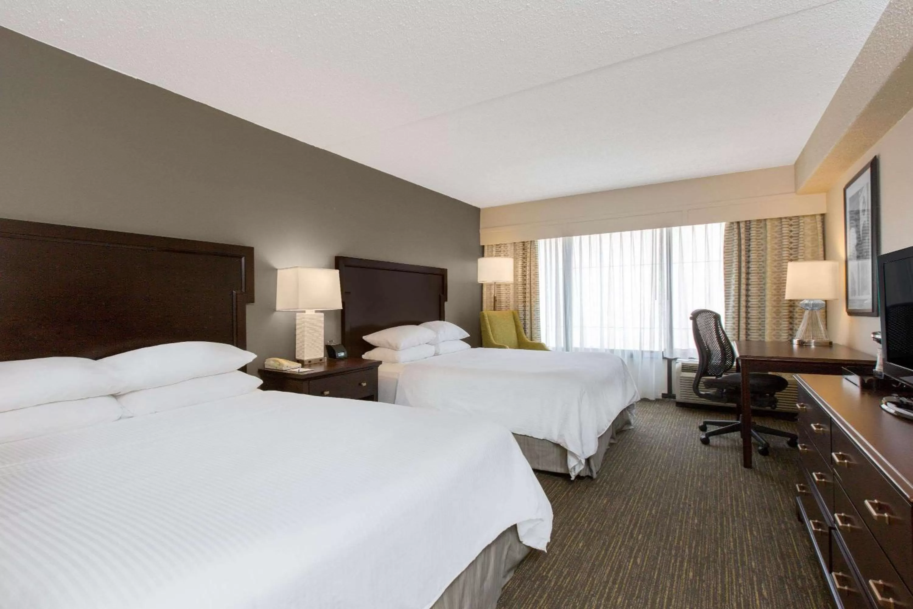 Photo of the whole room, Bed in Wyndham Philadelphia-Historic District