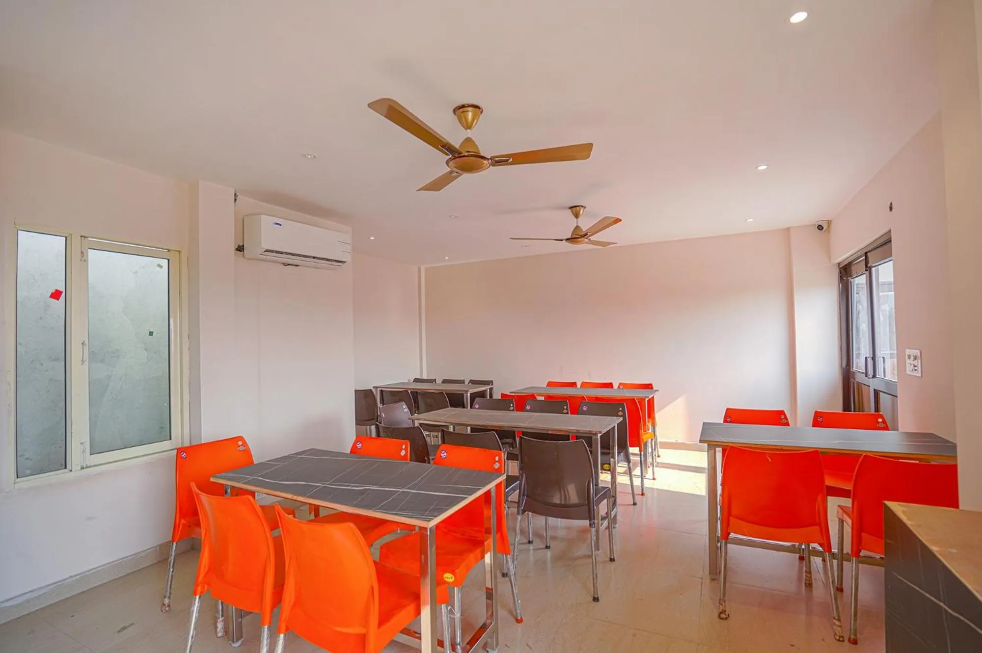 Restaurant/places to eat in FabHotel Prime Empire