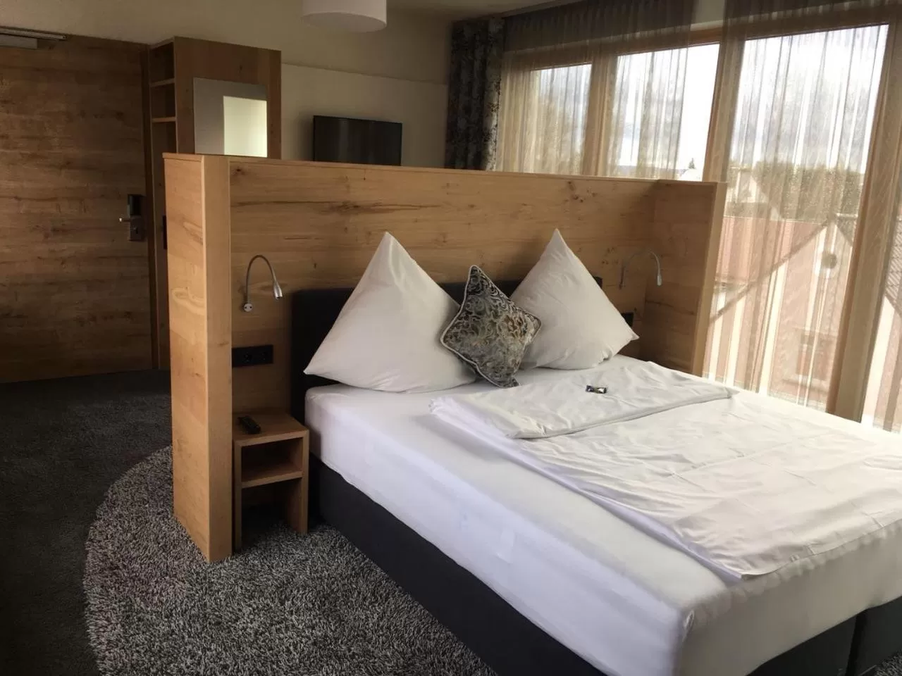 Photo of the whole room, Bed in Hotel zum Hirsch