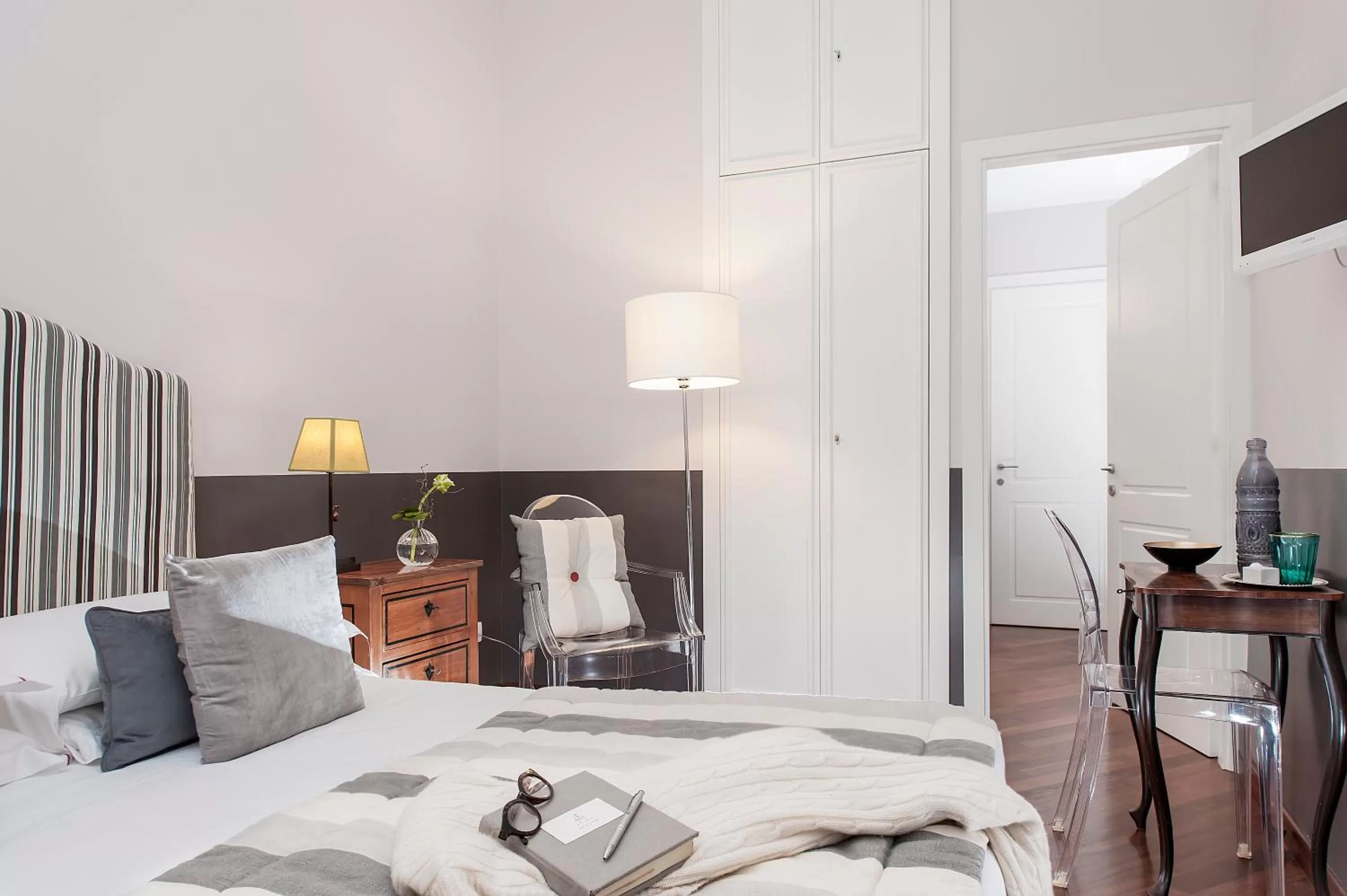 Bedroom, Bed in All'Orologio