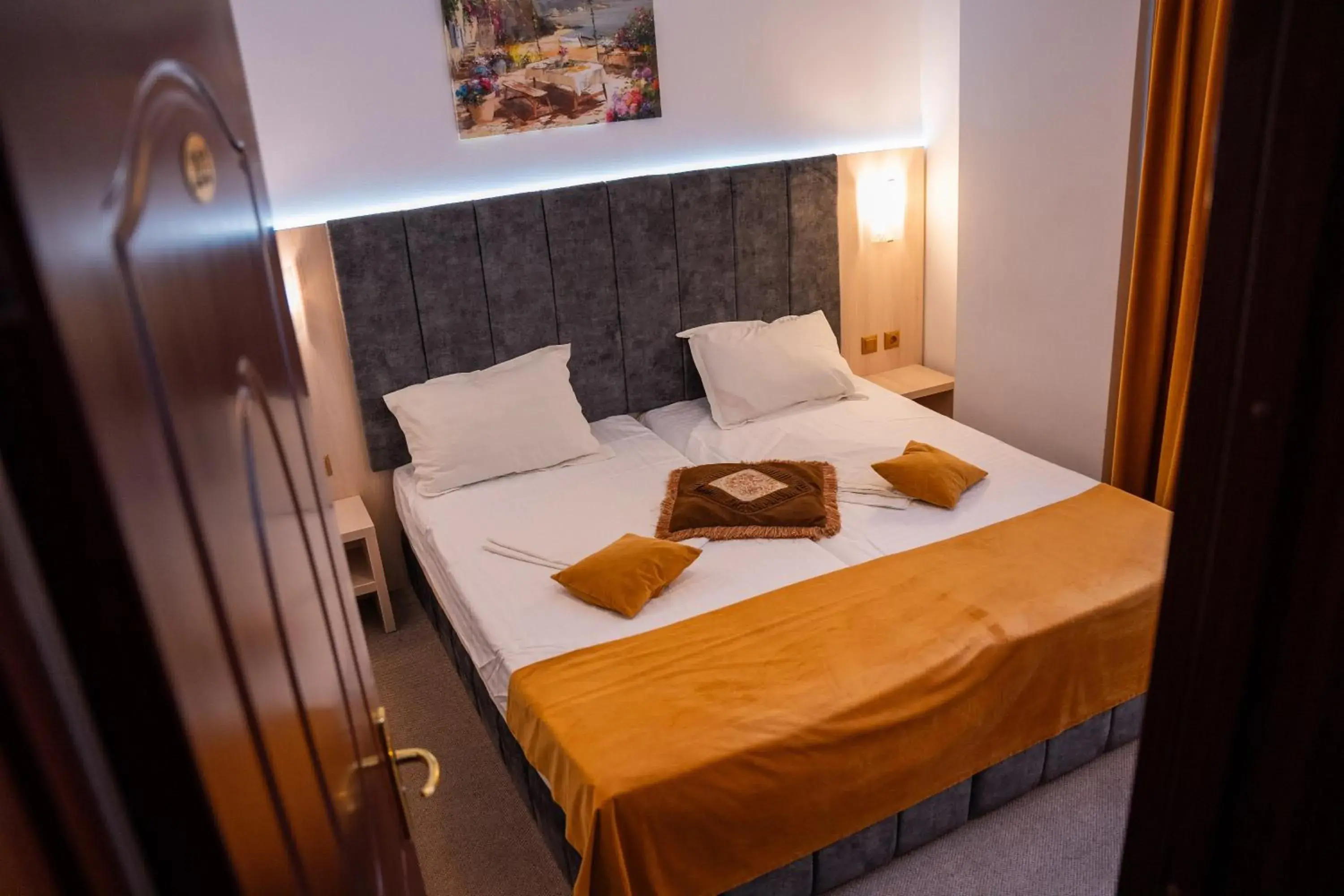 Twin Room - single occupancy in Hotel Cantemir Twin Room - single occupancy in Hotel Cantemir
