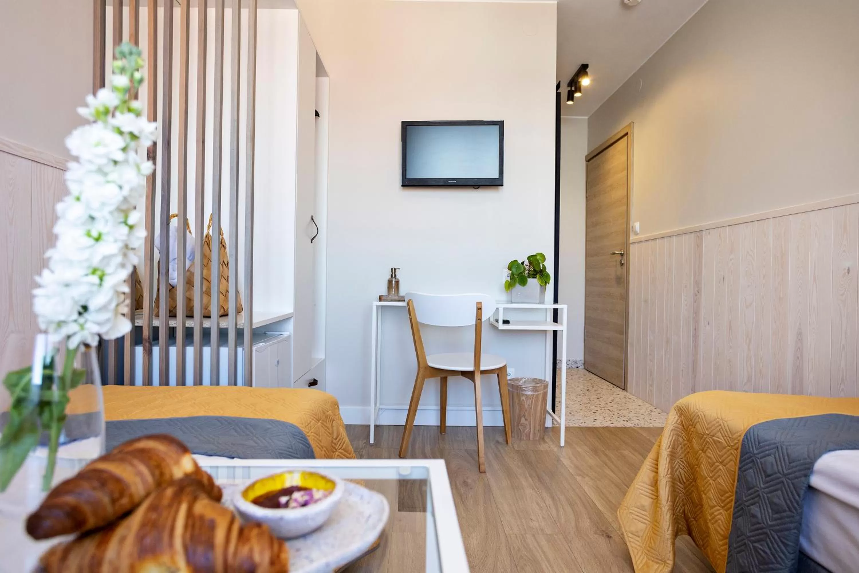 Photo of the whole room, Seating Area in Szuflada