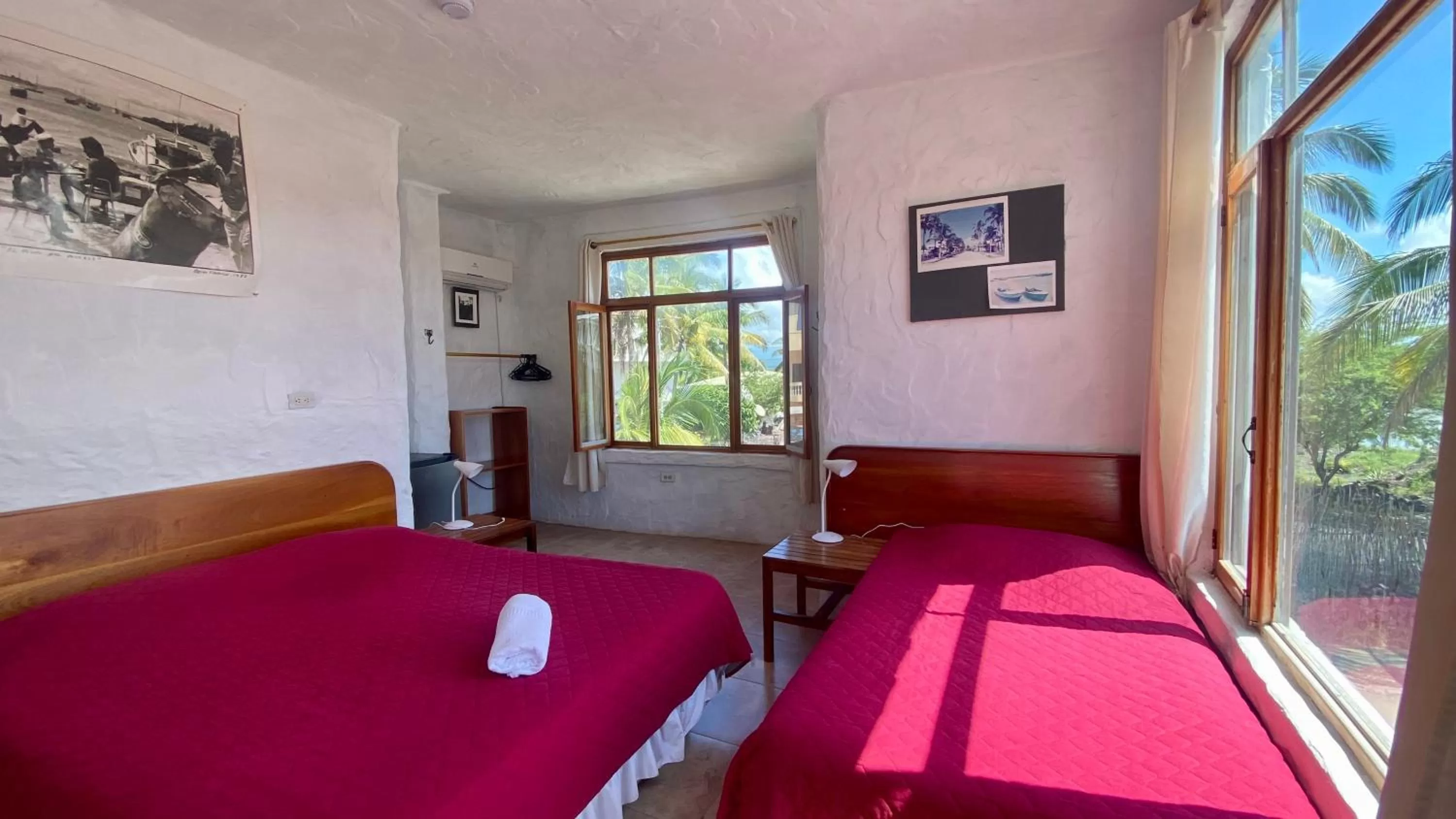 Bed in Hostal Galapagos by Bar de Beto