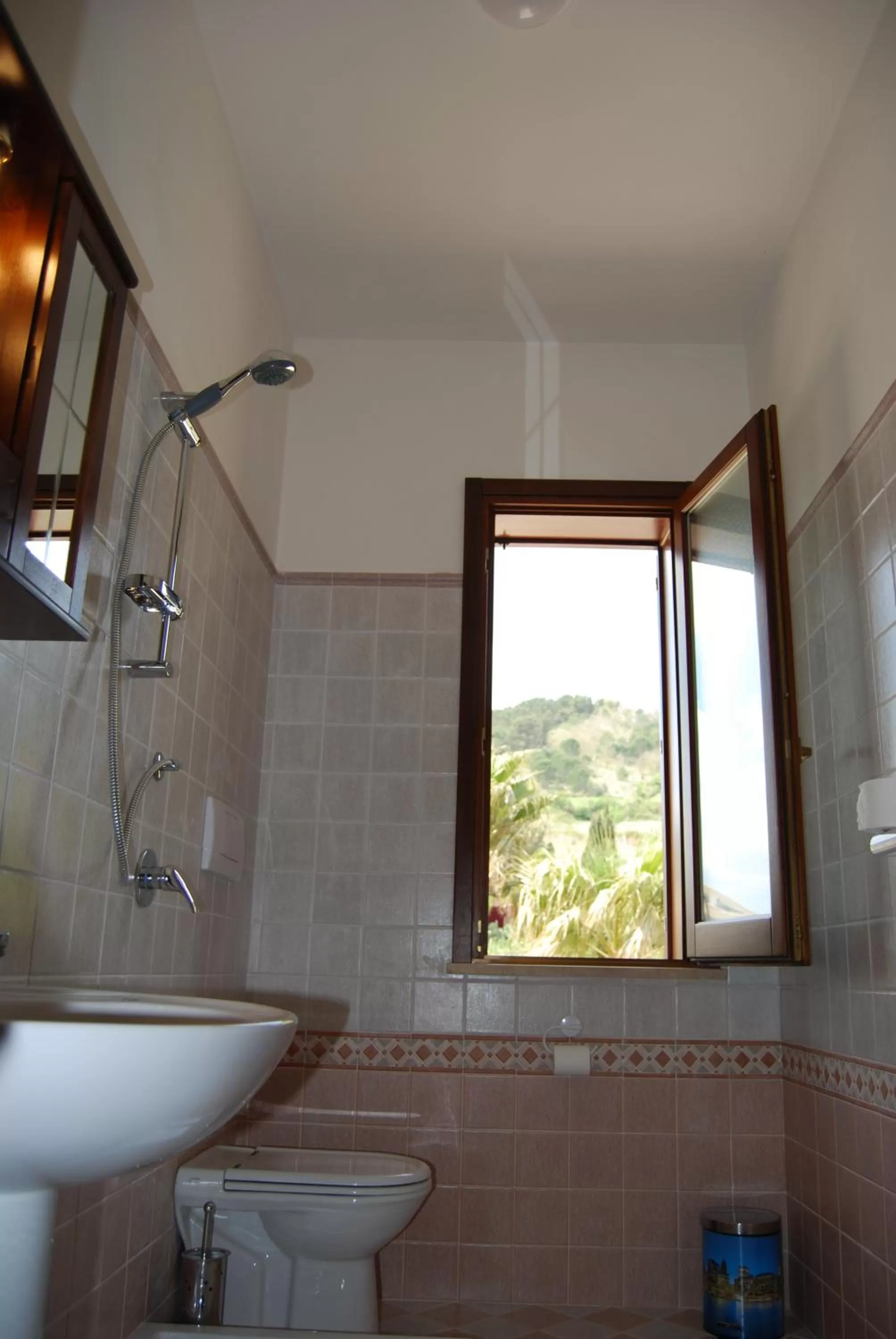 Shower, Bathroom in In Sicilia da Ciro