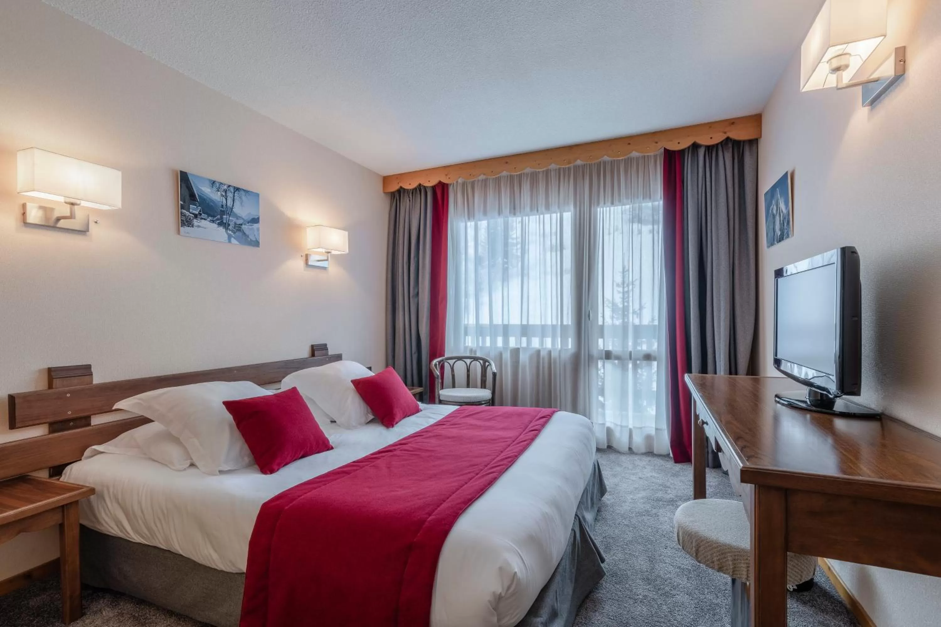 Photo of the whole room, Bed in Hotel Les Arolles