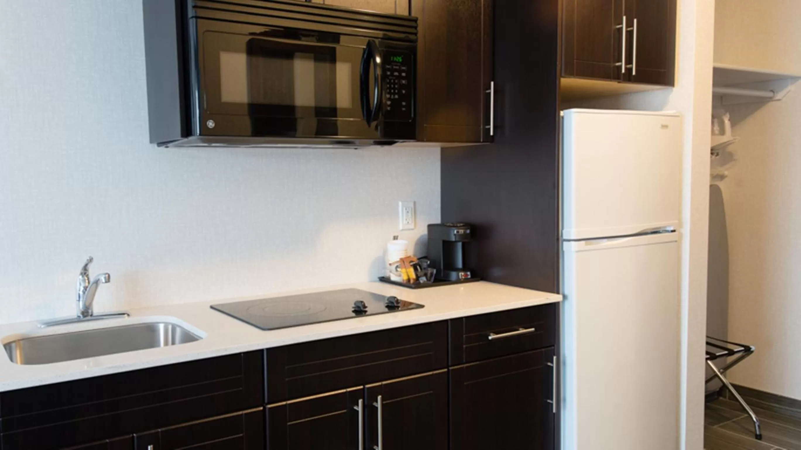 Kitchen or kitchenette in Ramada by Wyndham Moose Jaw