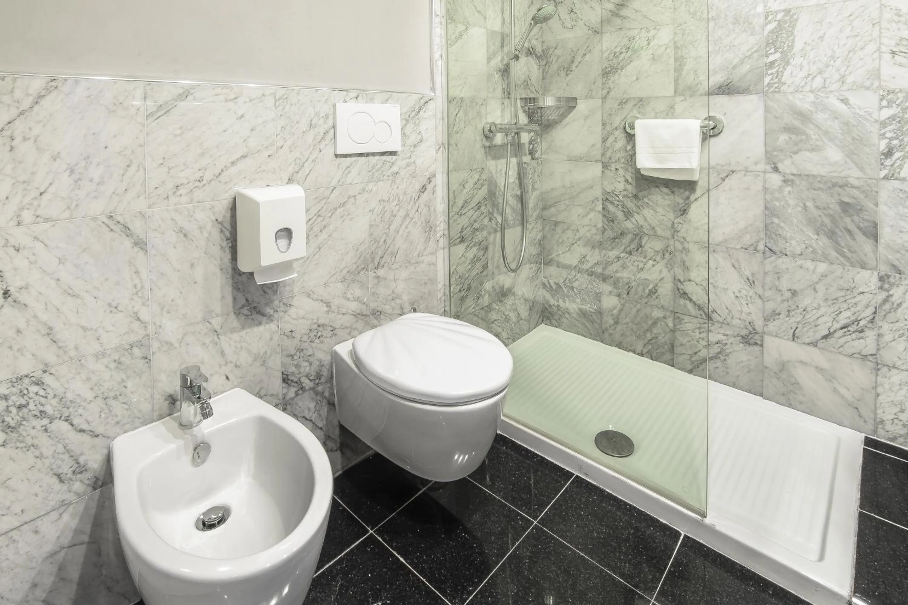 Toilet in Canova Hotel