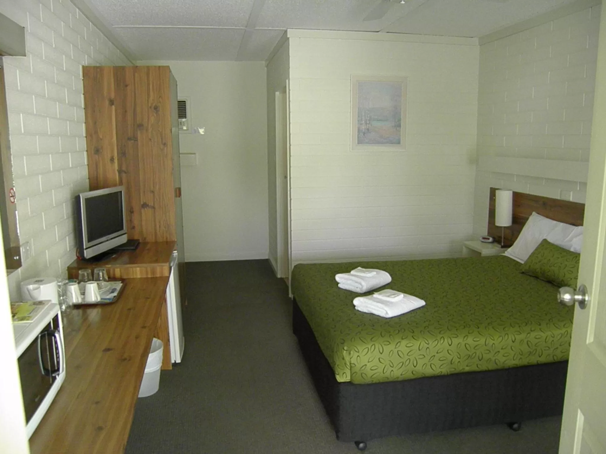 TV and multimedia, TV/Entertainment Center in 7th Street Motel