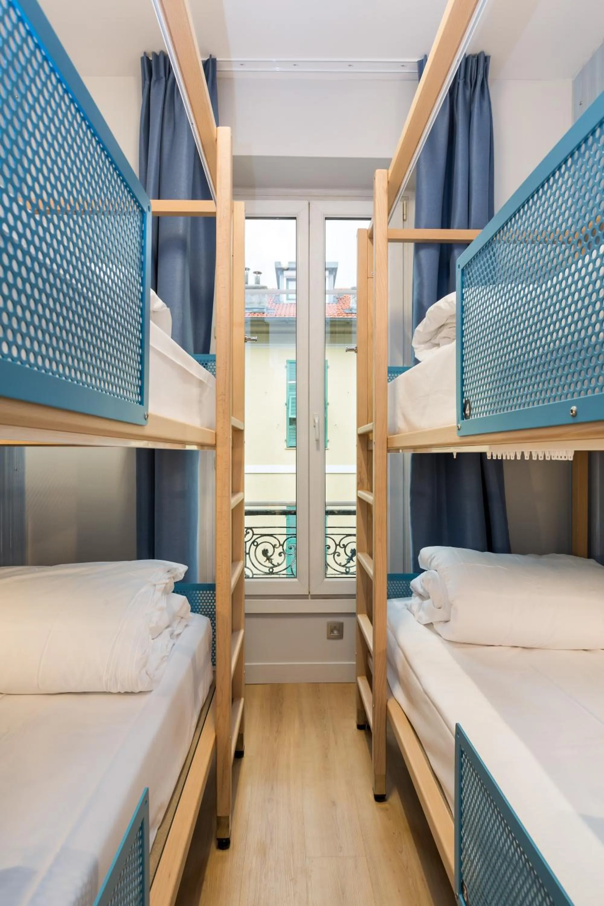 Bunk Bed in Hôtel Ozz by Happyculture