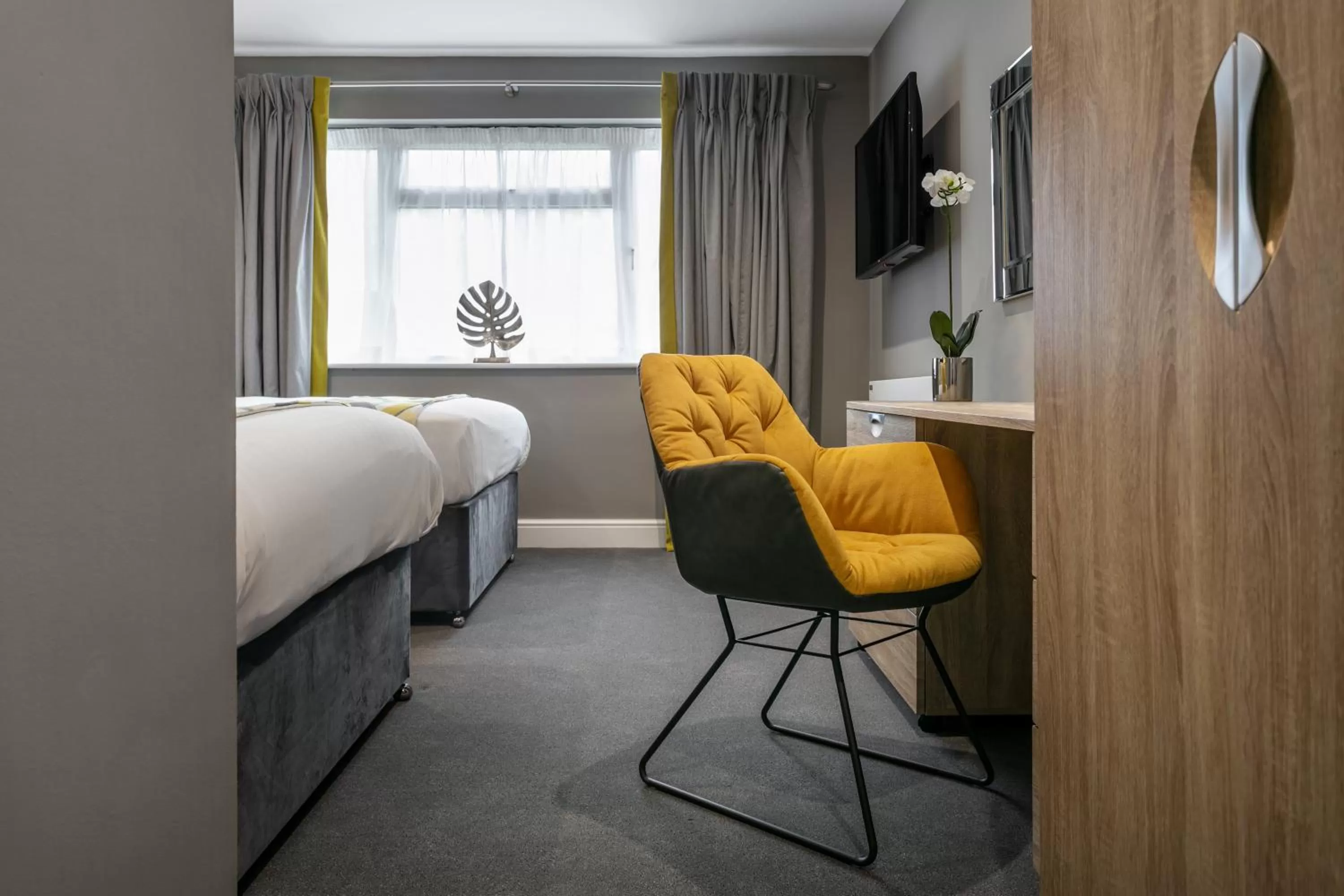 Bedroom, Bed in Roydon Marina Village Hotel