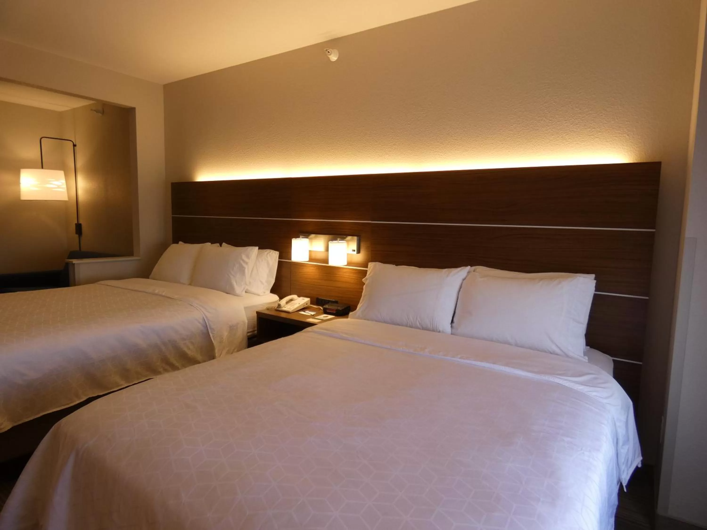 Bedroom, Bed in Holiday Inn Express Hotel & Suites Limon I-70/Exit 359 by IHG