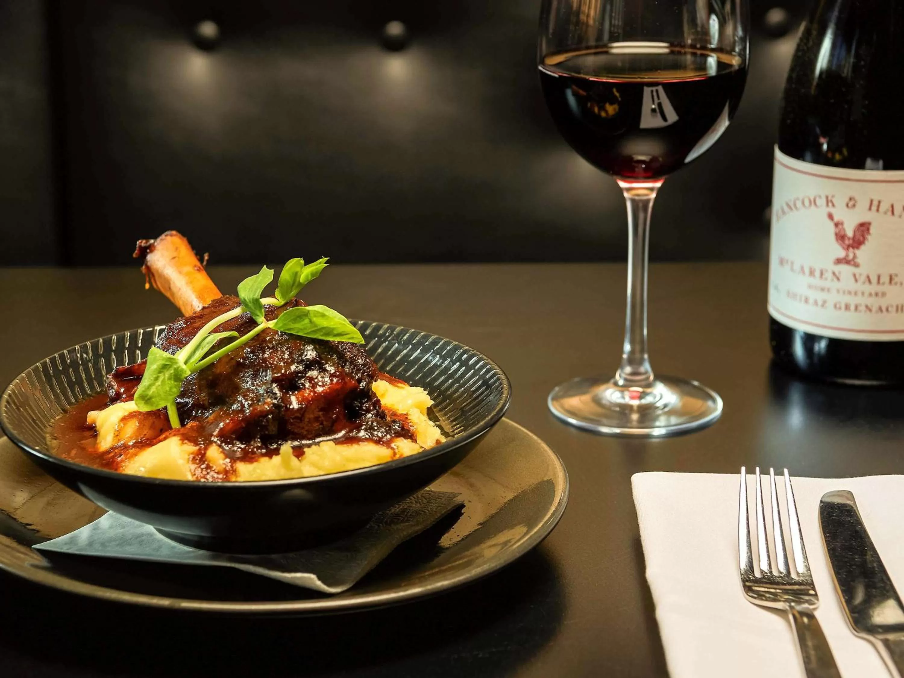 Restaurant/places to eat in ibis Adelaide