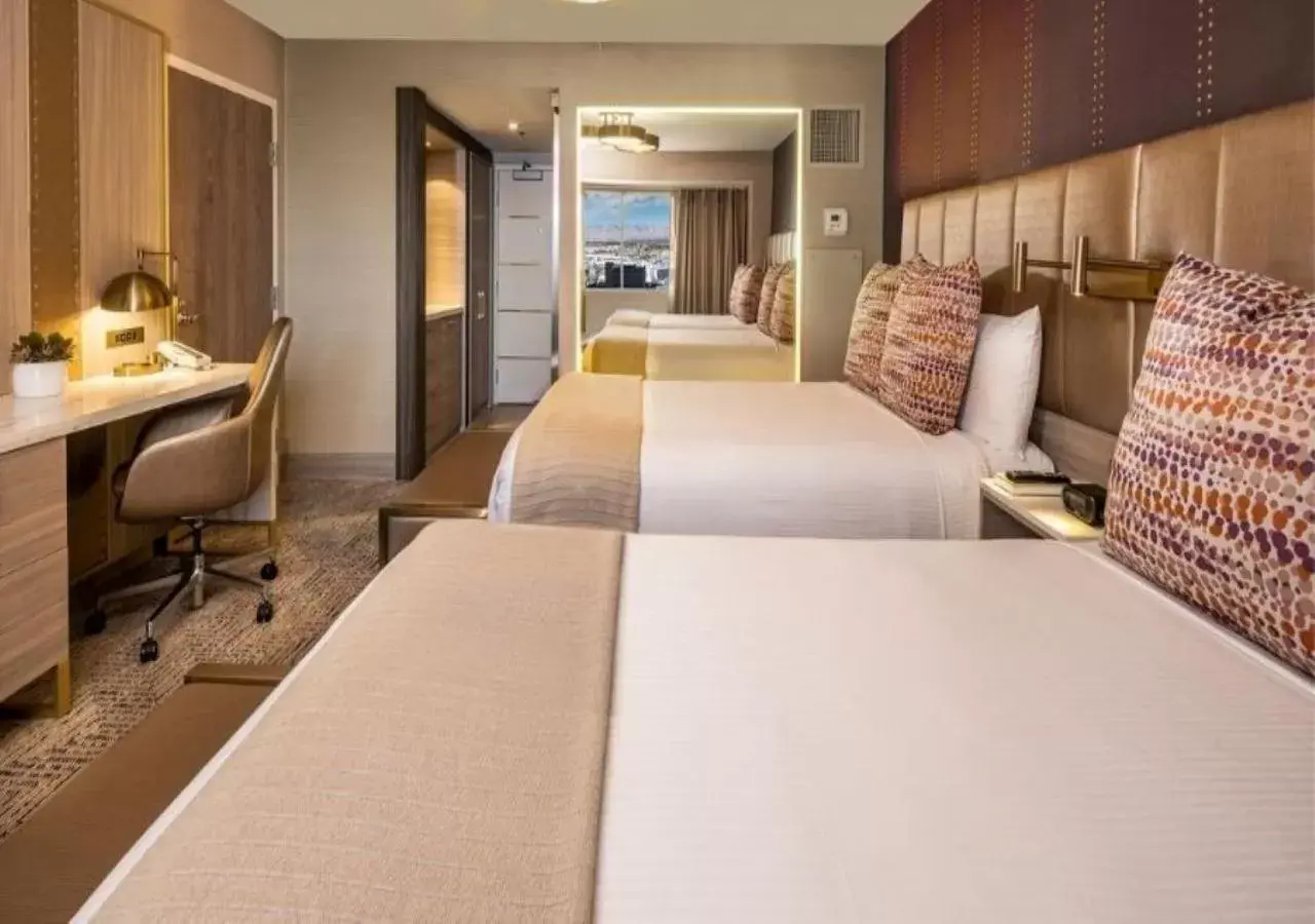 Marra Style Queens Mountain View in SAHARA Las Vegas Marra Style Queens Mountain View in SAHARA Las Vegas