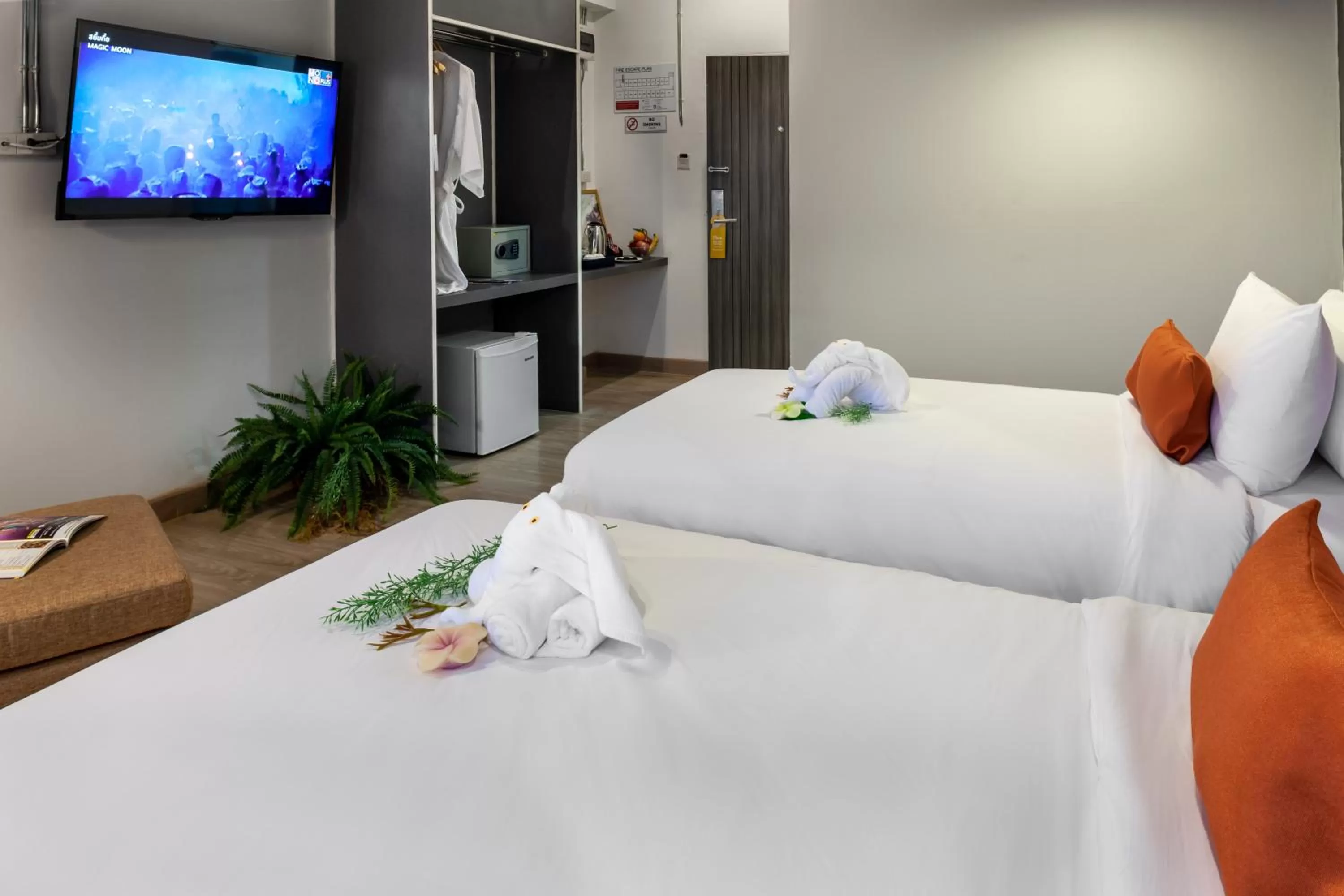 Bedroom, Bed in 7 Stays Pattaya Hotel