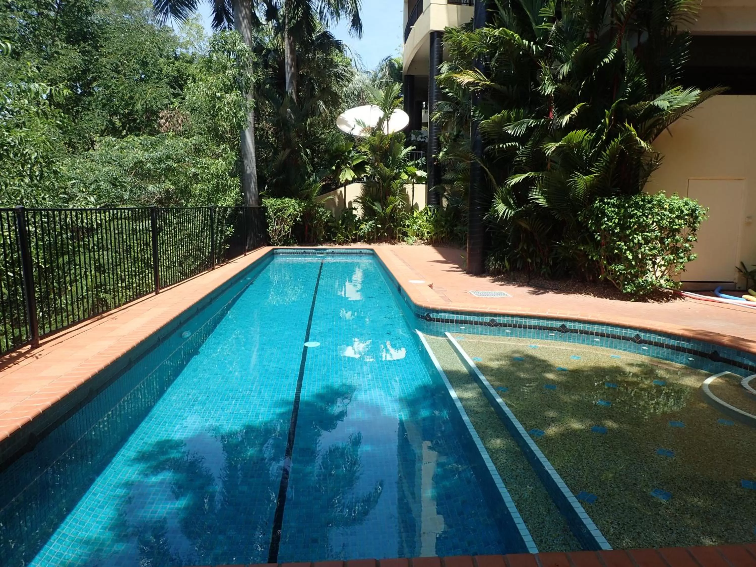 Swimming Pool in Darwin Deluxe Apartments