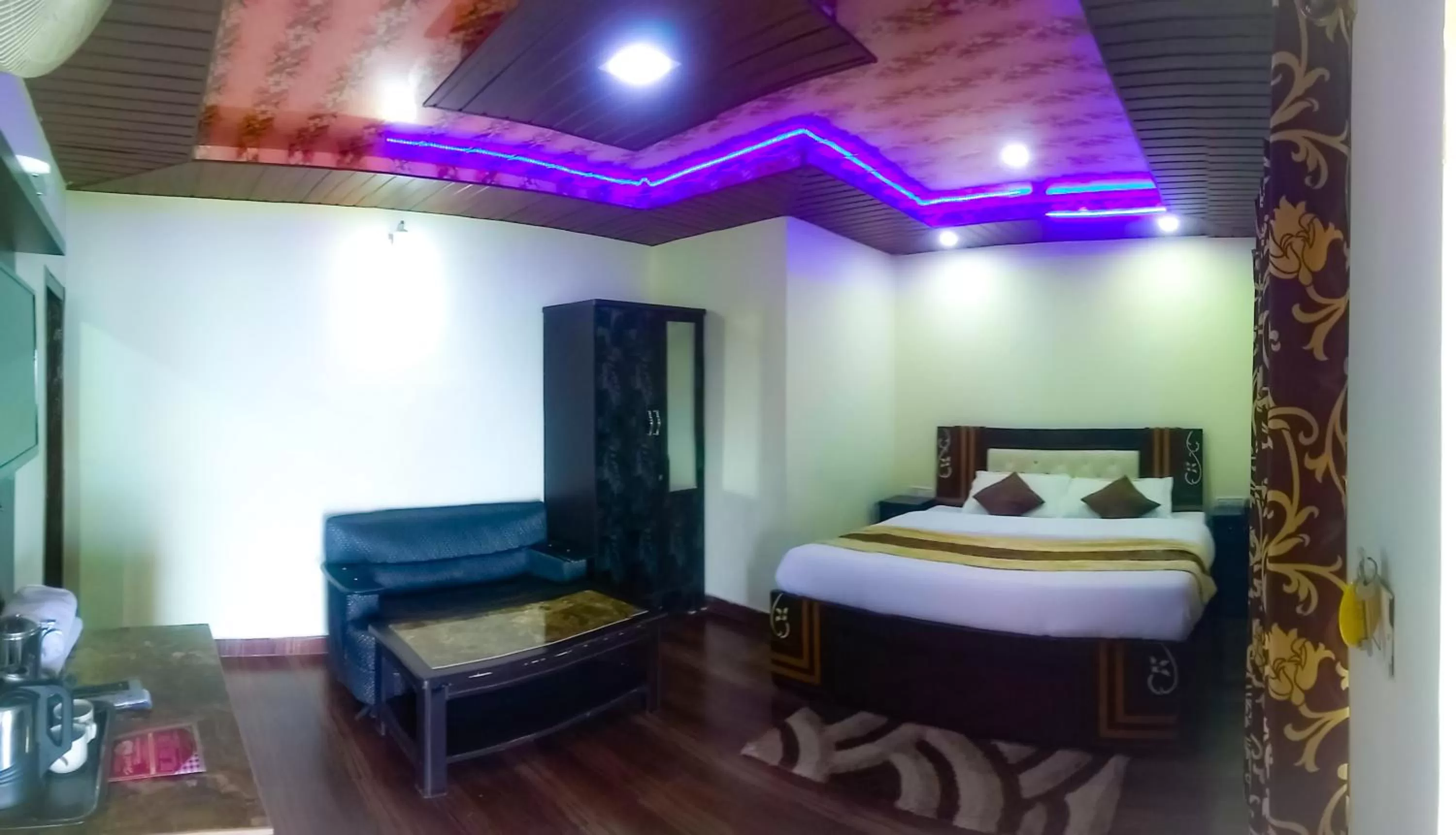 Bedroom, Bed in Hotel Himdhara, Near Mall Road Dalhousie