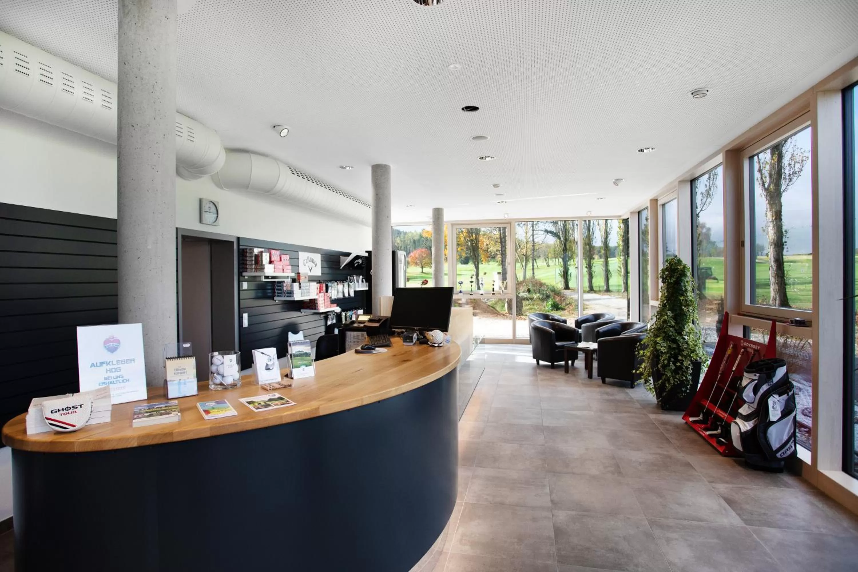 Golfcourse, Restaurant/Places to Eat in Hotel Hausschachen