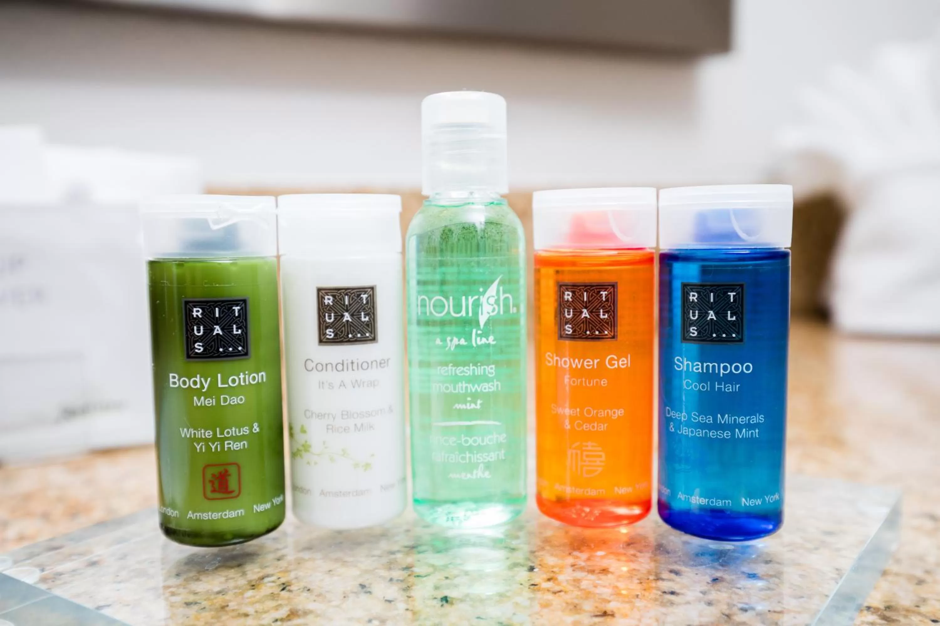 Bathroom in Radisson Hotel Oakland Airport