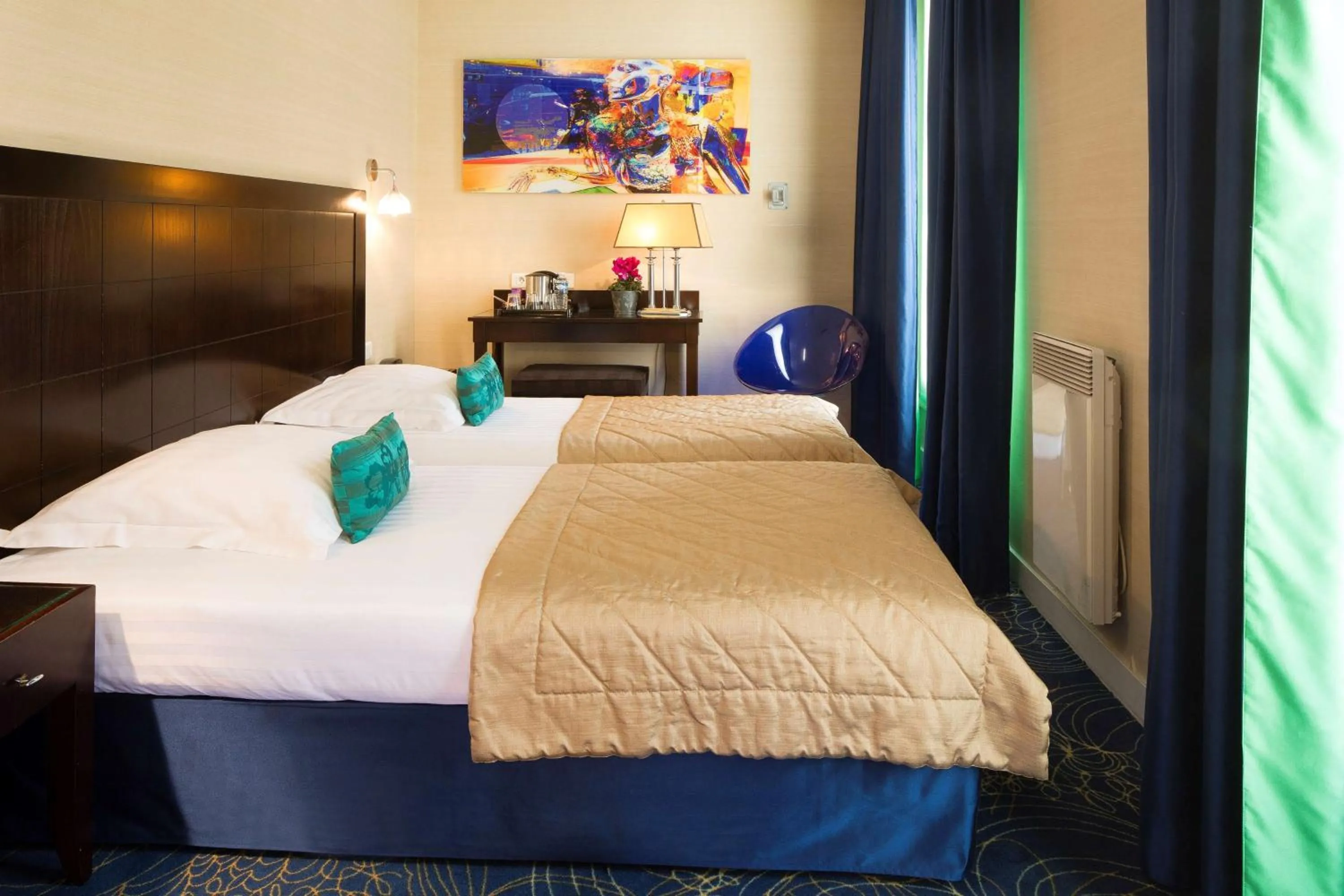 Photo of the whole room, Bed in Hotel Best Western Anjou Lafayette