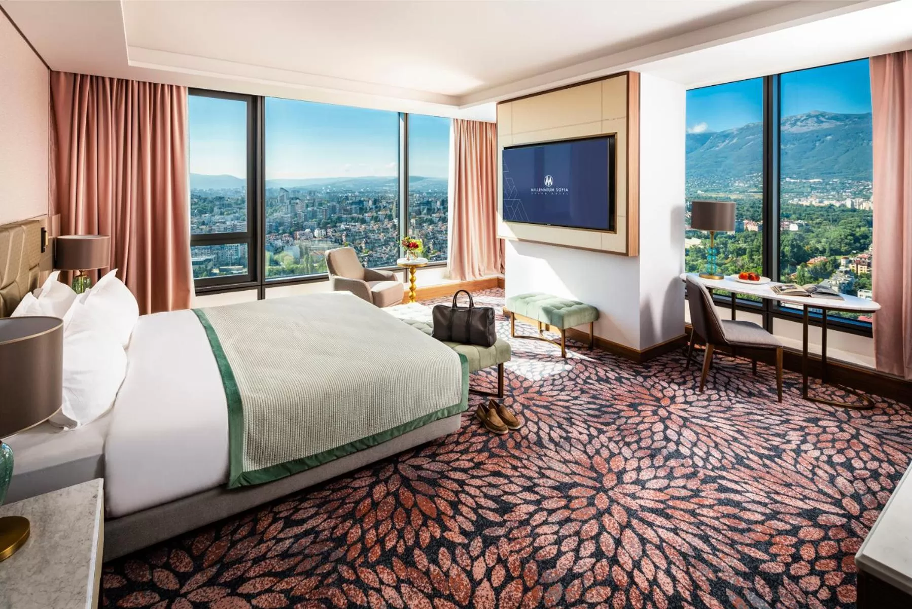 Mountain view, Bed in Grand Hotel Millennium Sofia