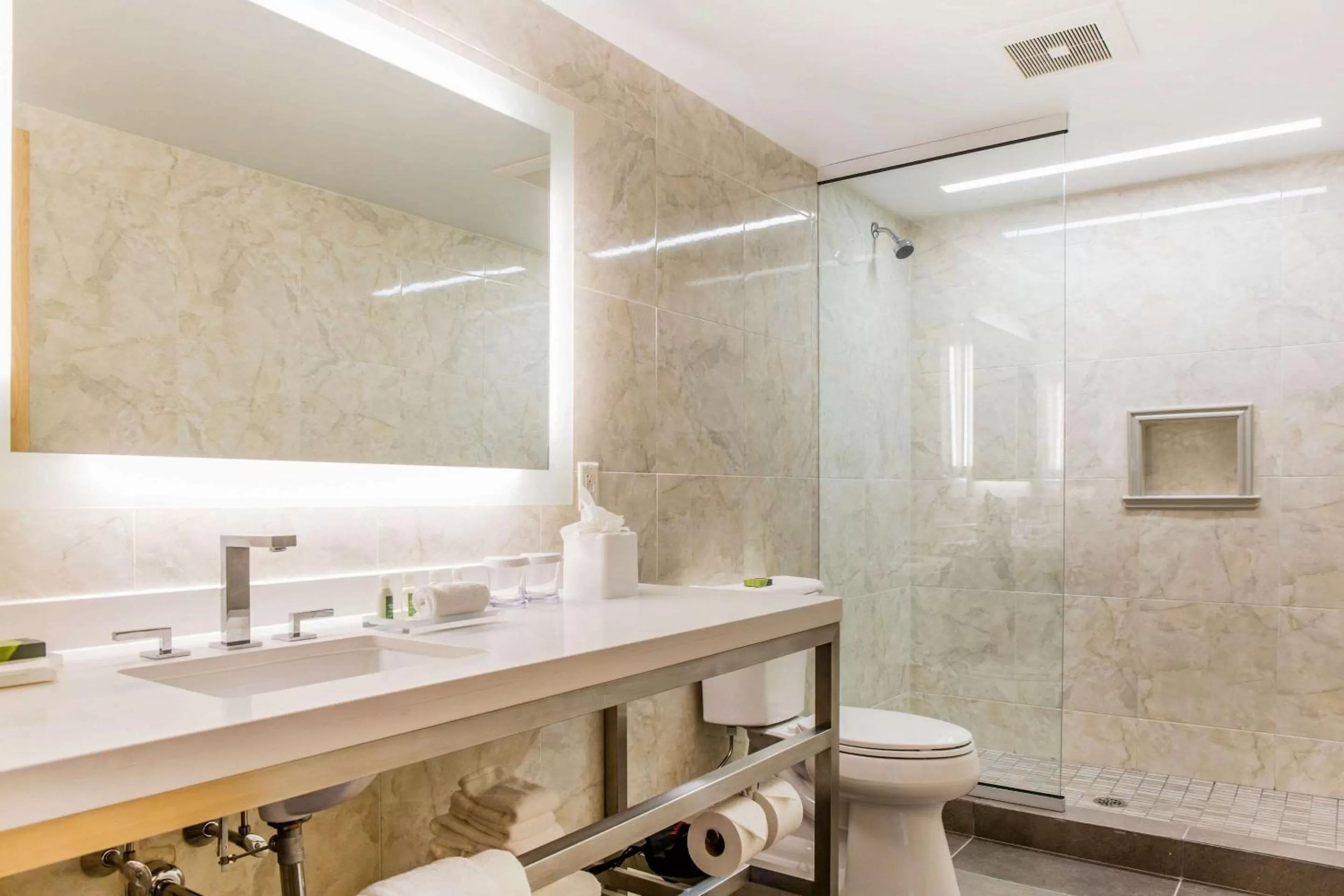 King Room with Two King Beds and Partial Water View - Non-Smoking in Wyndham Newport Hotel