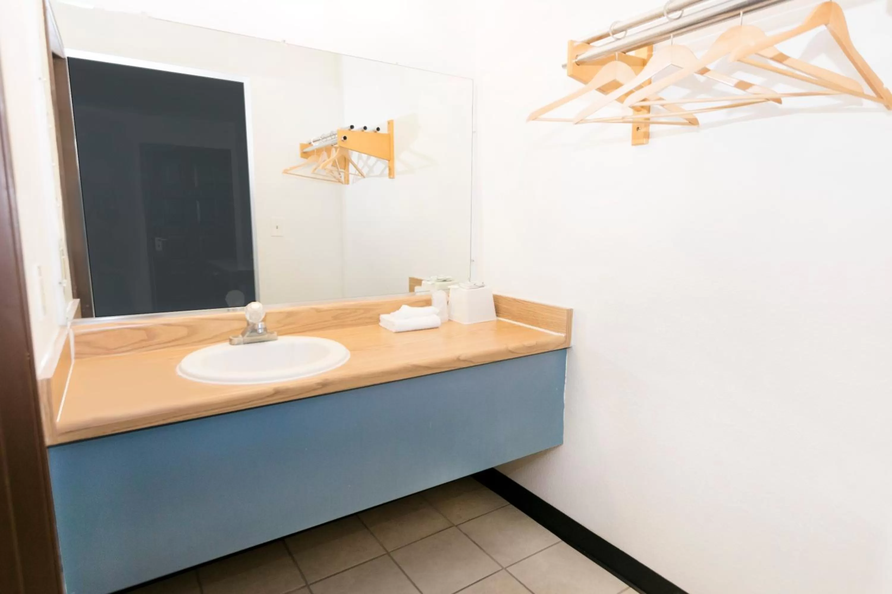 Bathroom in Morada Inn