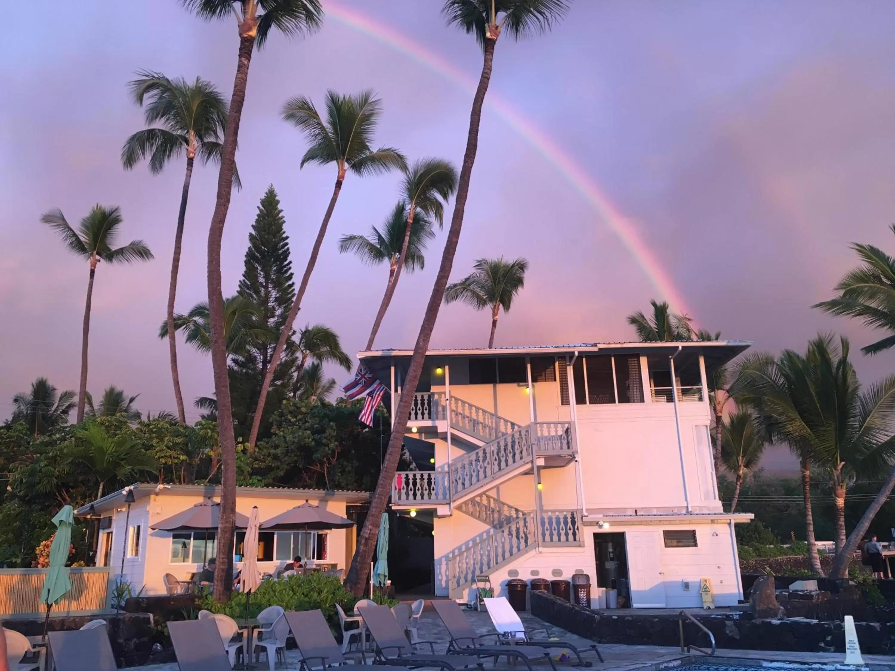 Property building in Kona Tiki Hotel - No Resort Fees