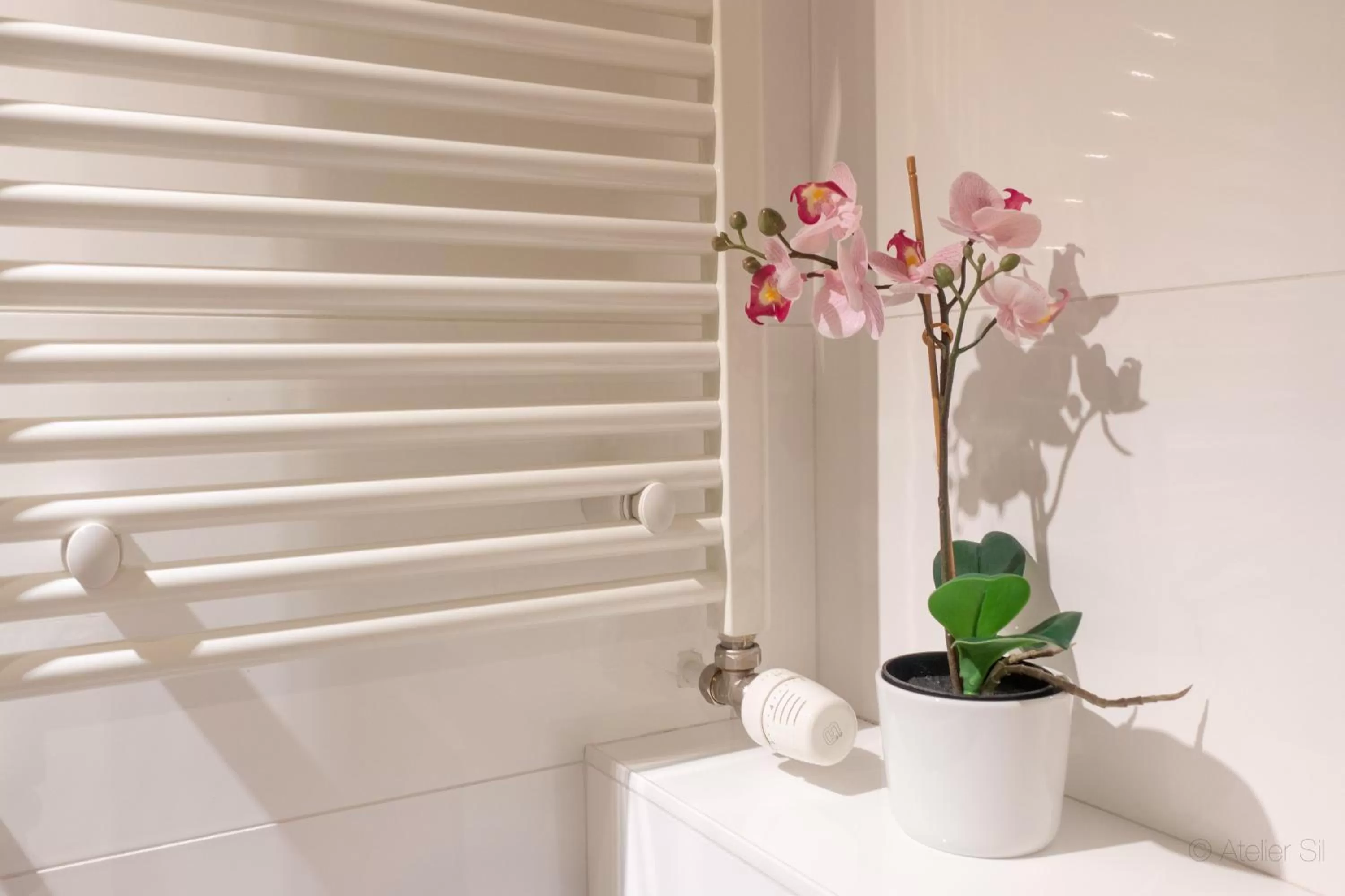 Bathroom in Oneluxstay Antwerp City Centre